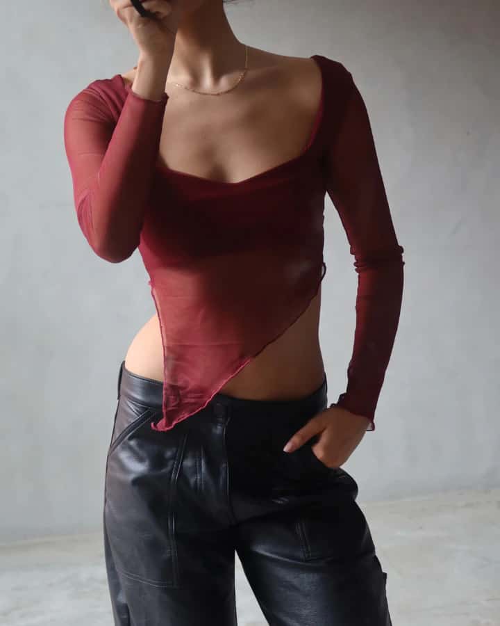 TOP MANGA LARGA MESH ASIMÉTRICO BURGUNDY ROJO