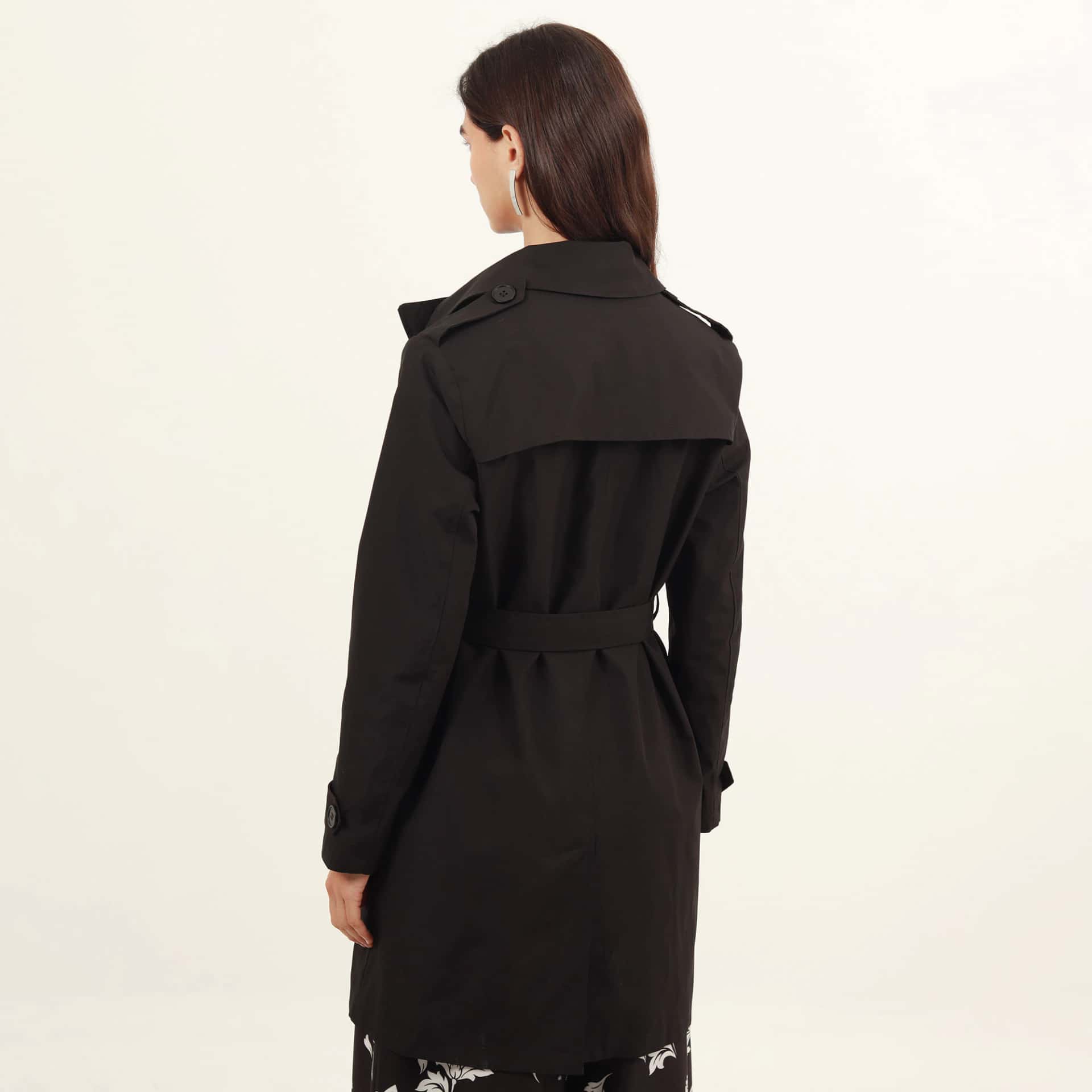 Gabardina clásica de largo medio con diseño cruzado - miniatura 4