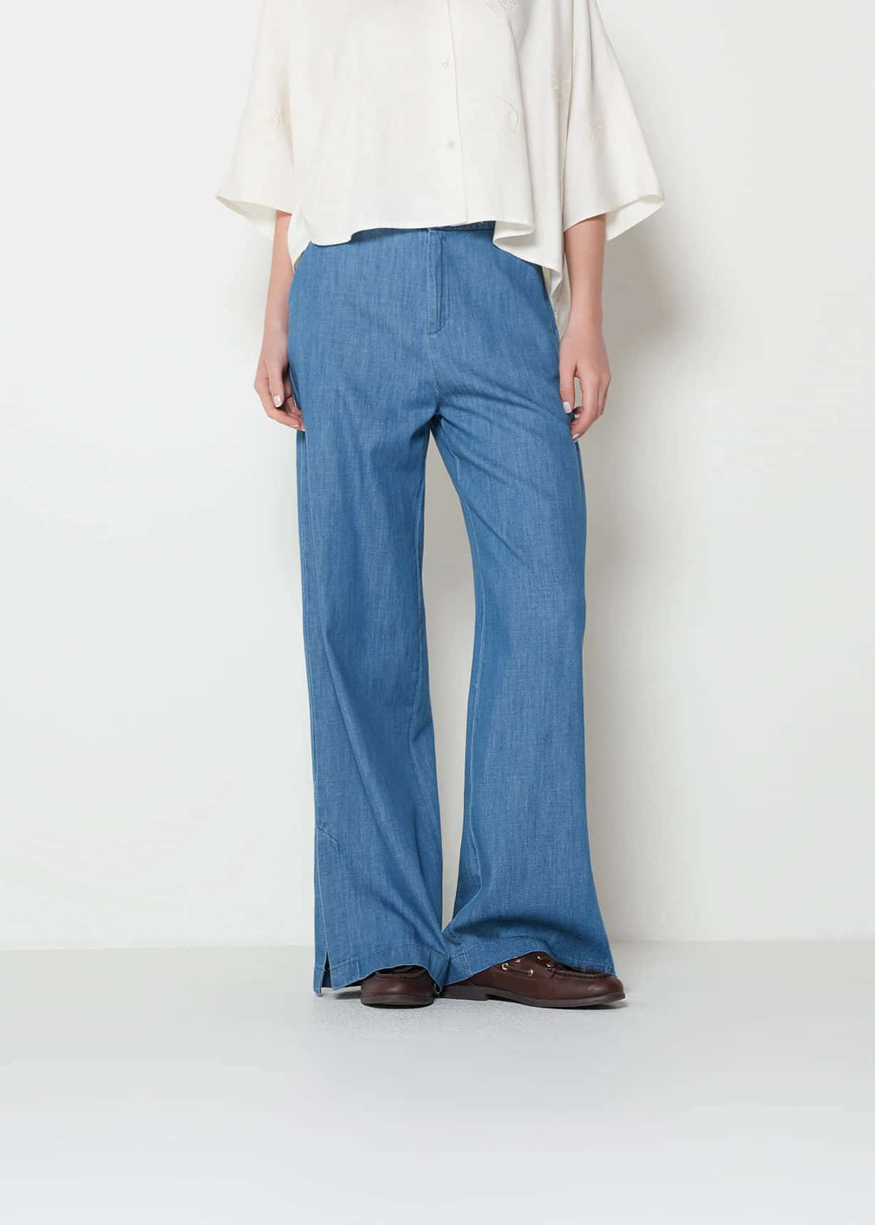 Pantalón amplio tipo denim