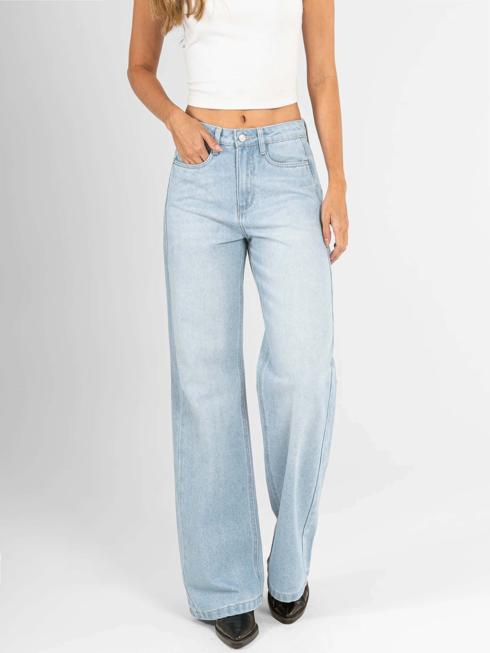 Ref: 066528 Jean mom flare, rígido, tiro alto, tono azul medio claro