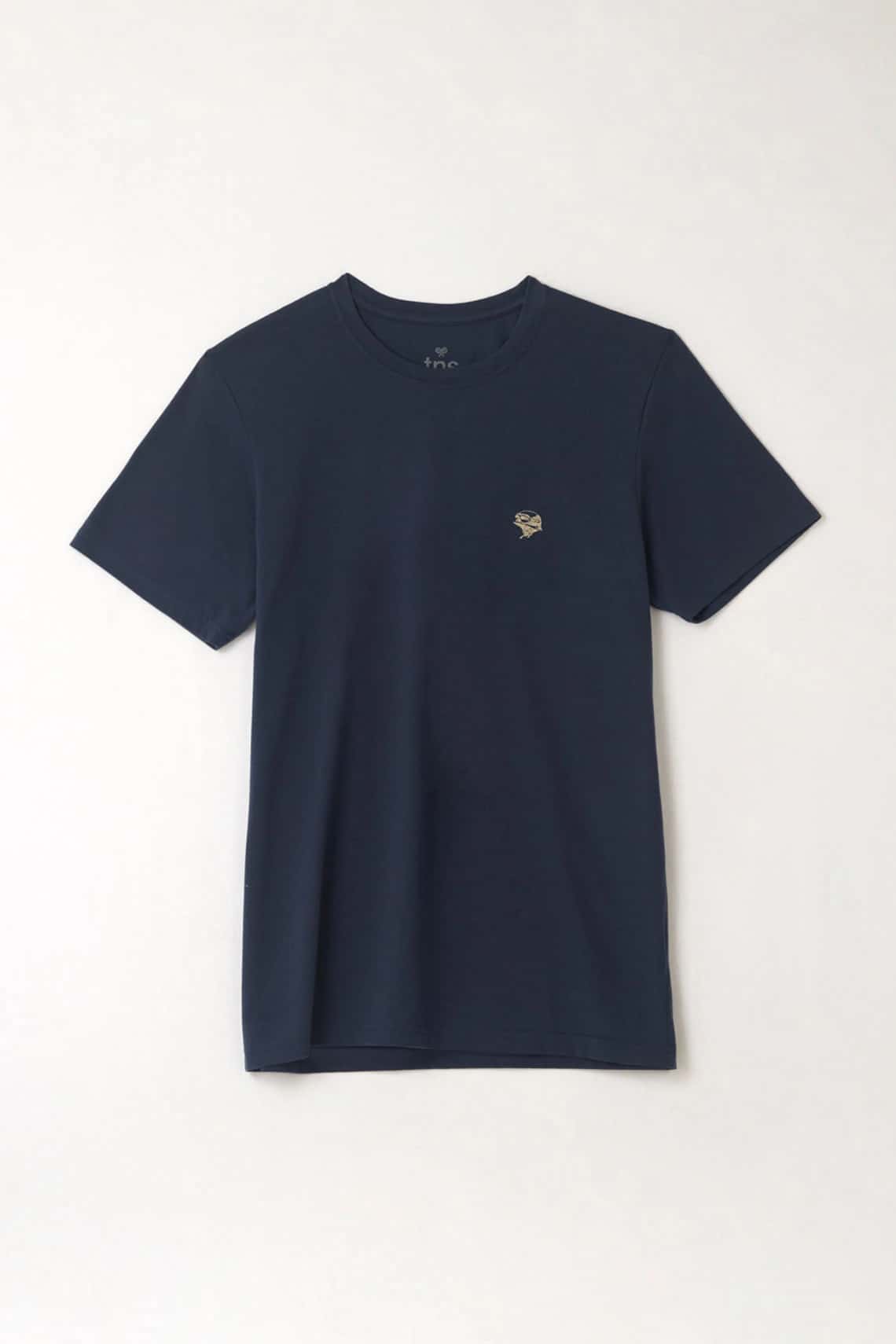 Camiseta básica azul con diseño limpio para hombre
