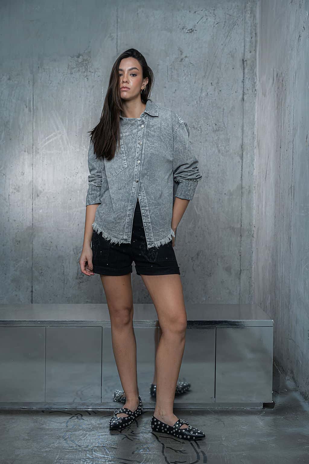 CAMISA ASIMÉTRICA CENIZO - miniatura 5