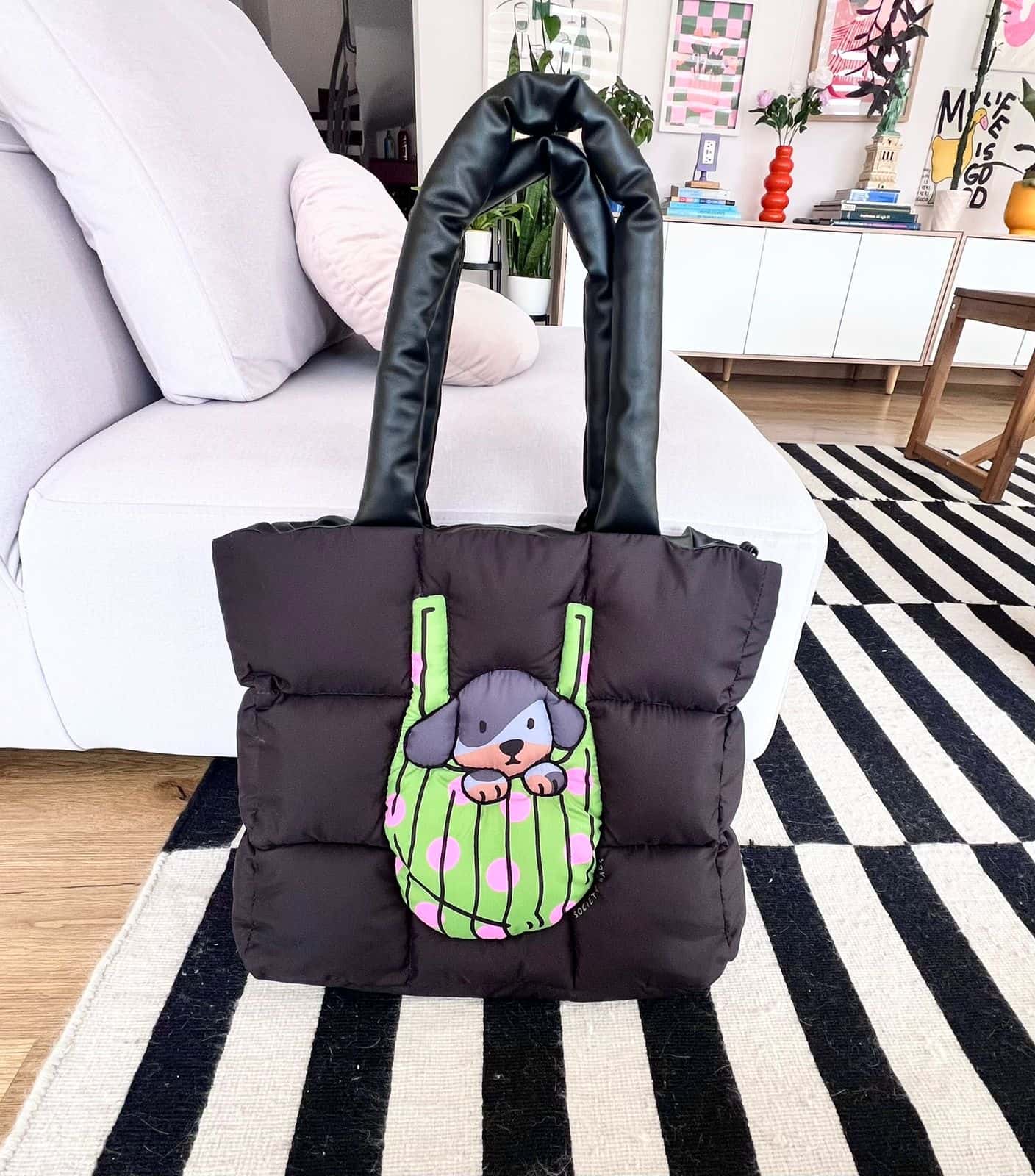Una prenda de Society Bags