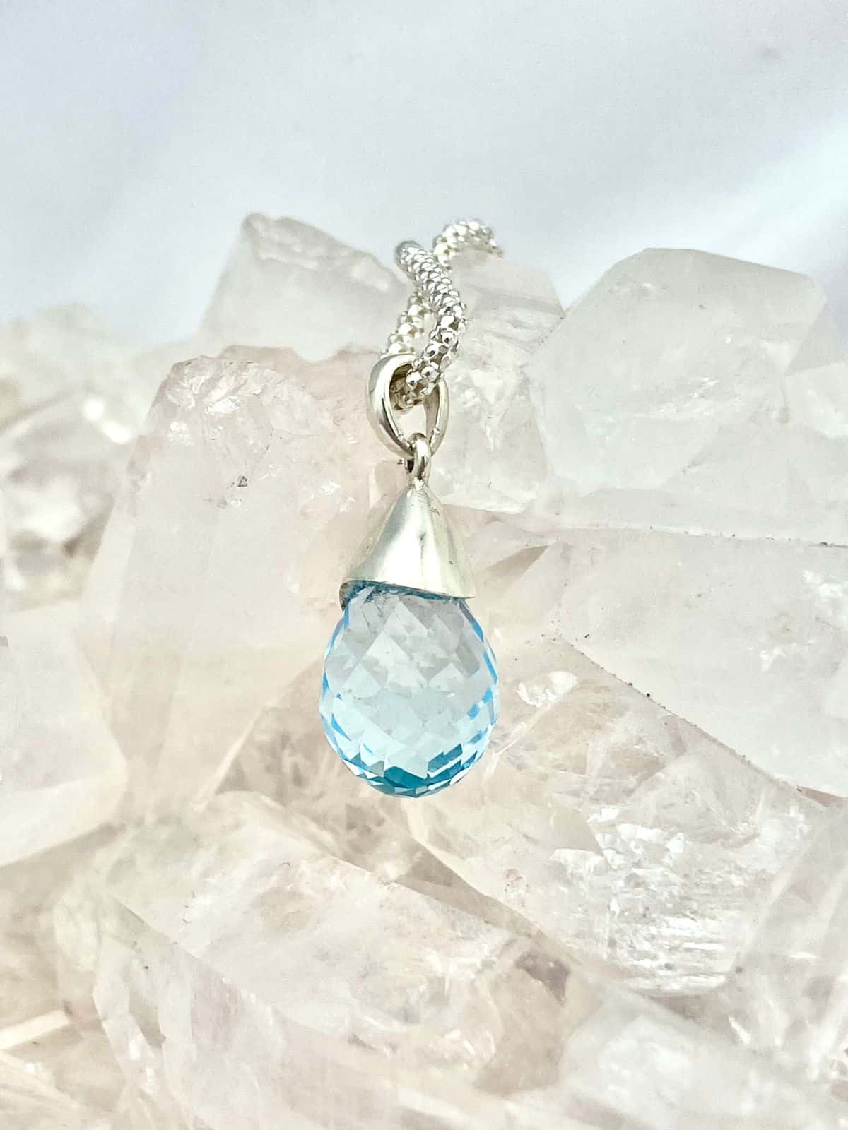 Dije Topacio Azul Gota Grande