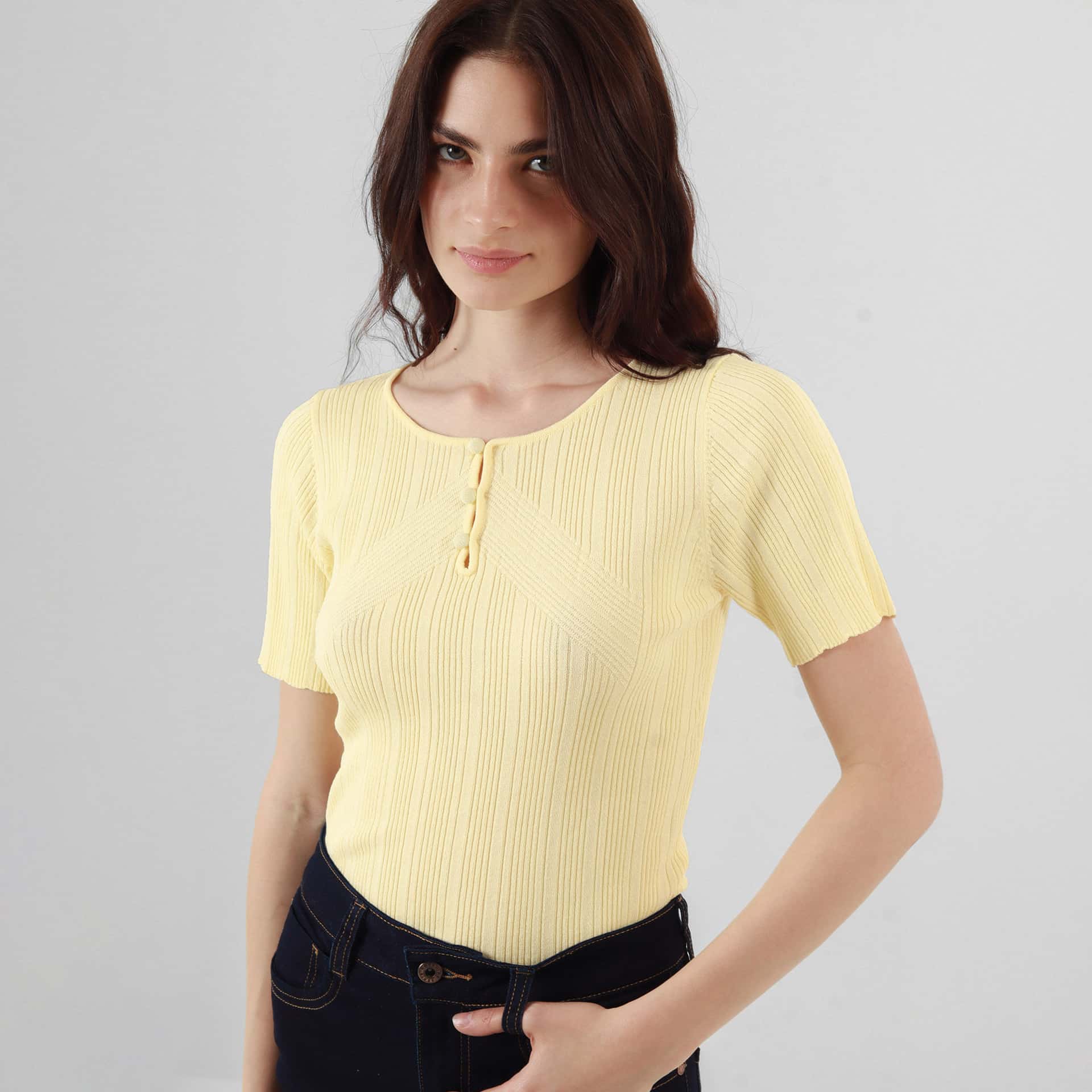 Sweater básico cuello redondo manga corta