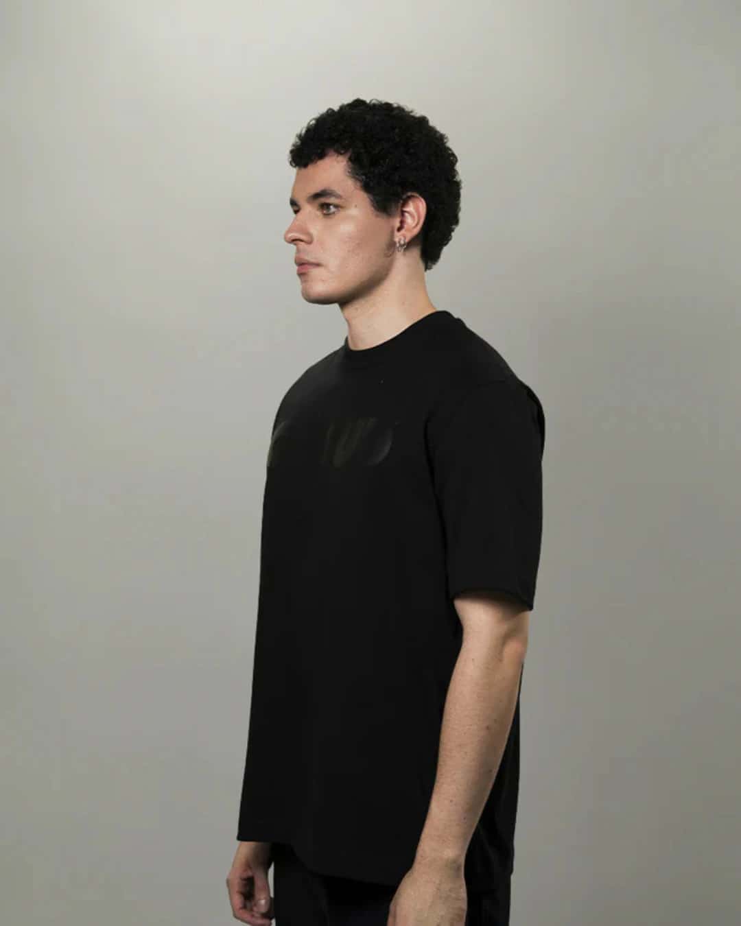 CAMISETA BLOCK NEGRO SOBRE NEGRO REGULAR FIT - miniatura 4