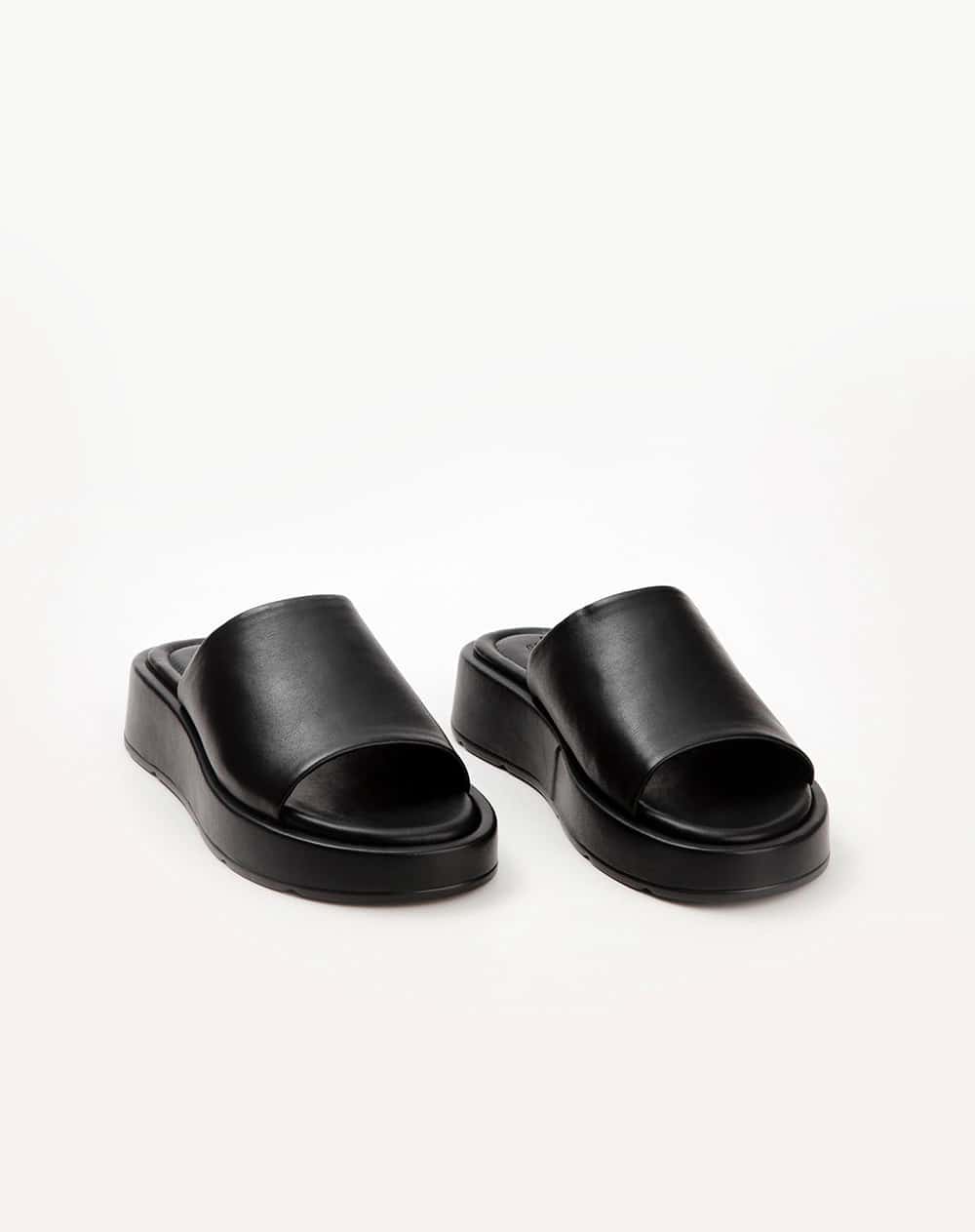 Sandalia slide plataforma negra mujer