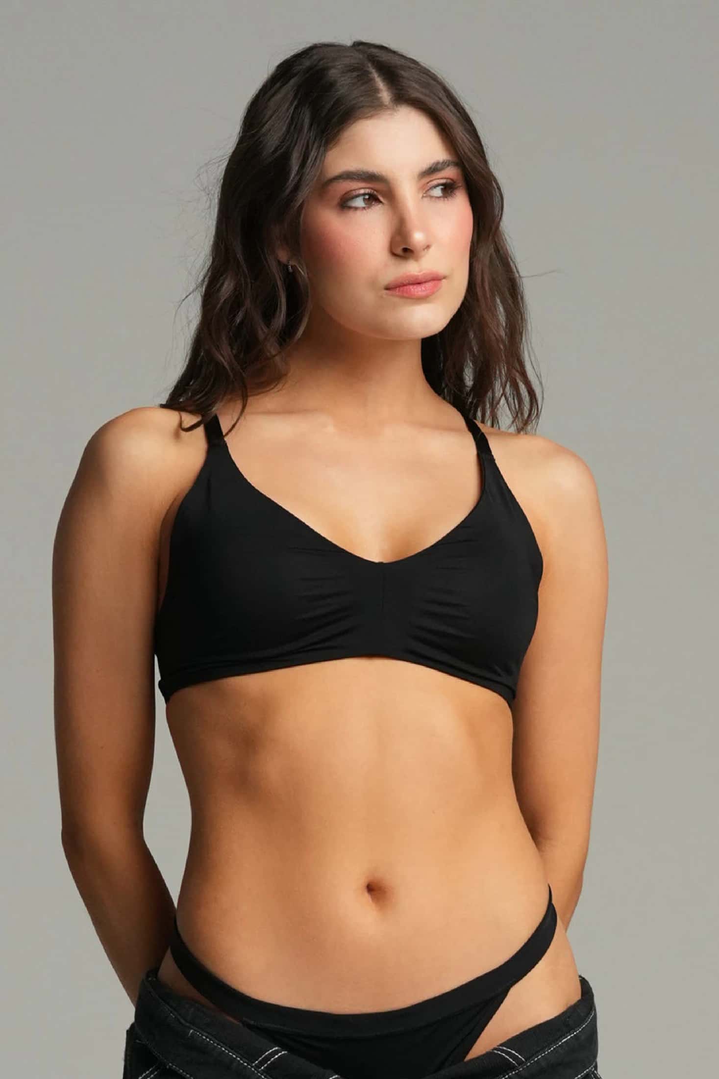 BRALETTE LISO ELLIPSE SIN ARO NI COPA TOTAL COMODIDAD 24 HORAS NEGRO
