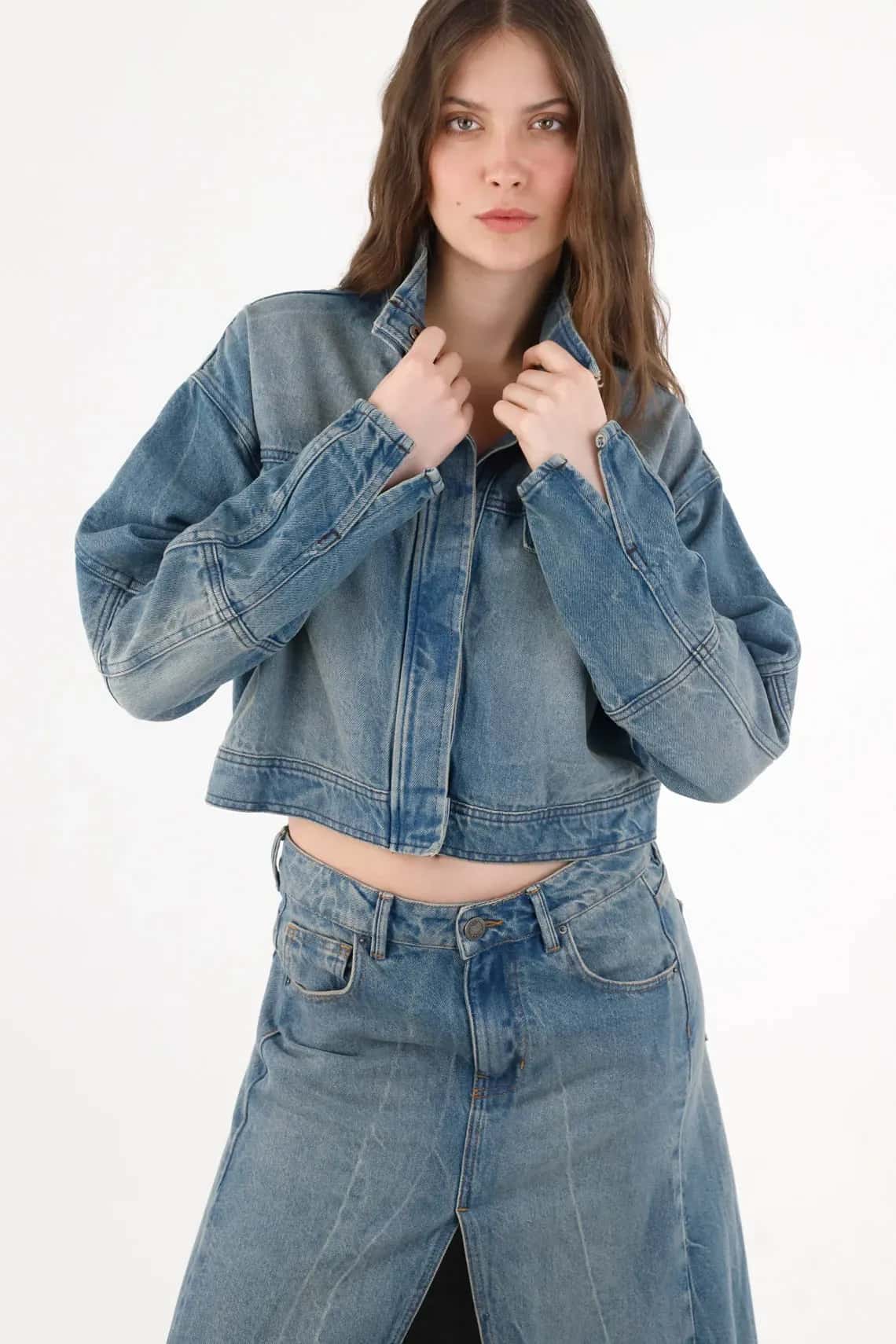Chaqueta para mujer algodón azul índigo boxy cropped preteñida