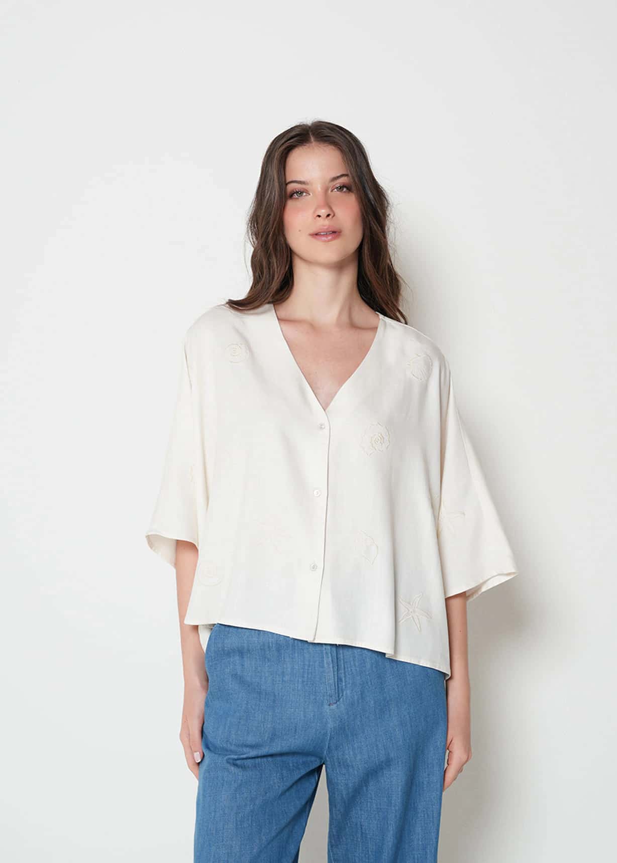 Camisa con bordado marino