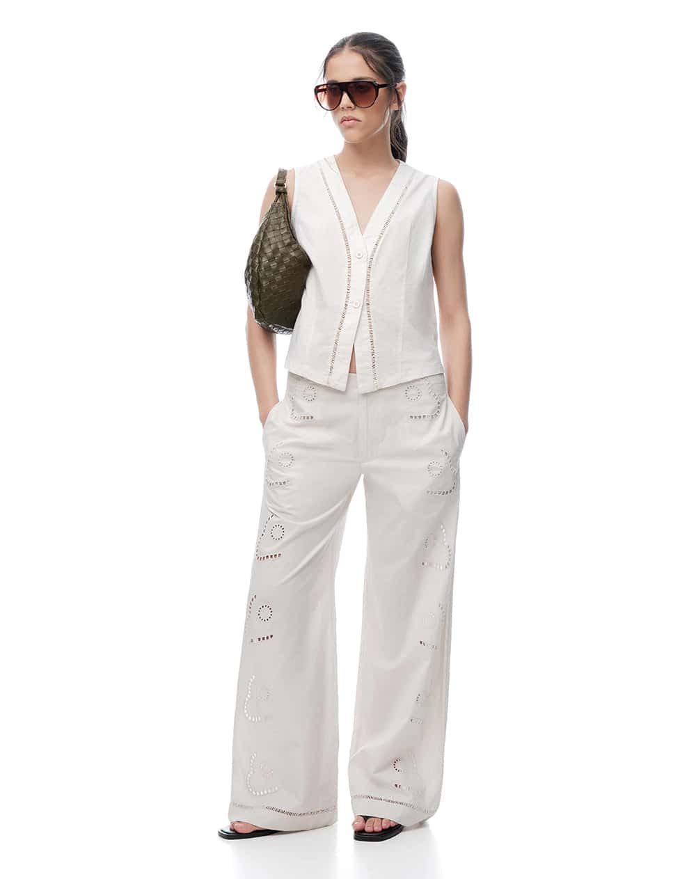 Pantalón regular tiro medio arena mujer
