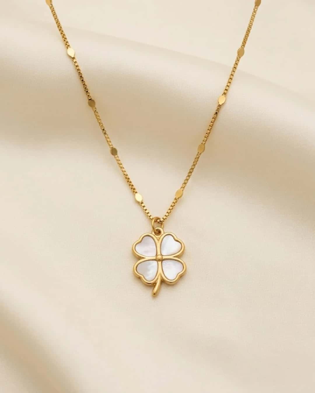 CADENA CLOVER OF PEARL