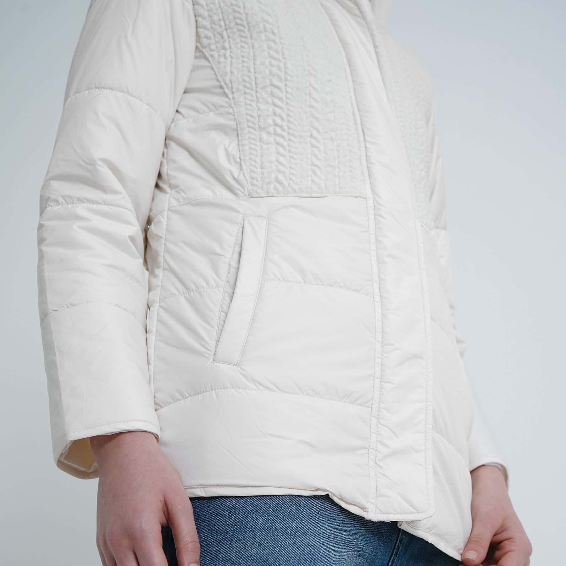 Chaqueta acolchada cuello alto con tejido