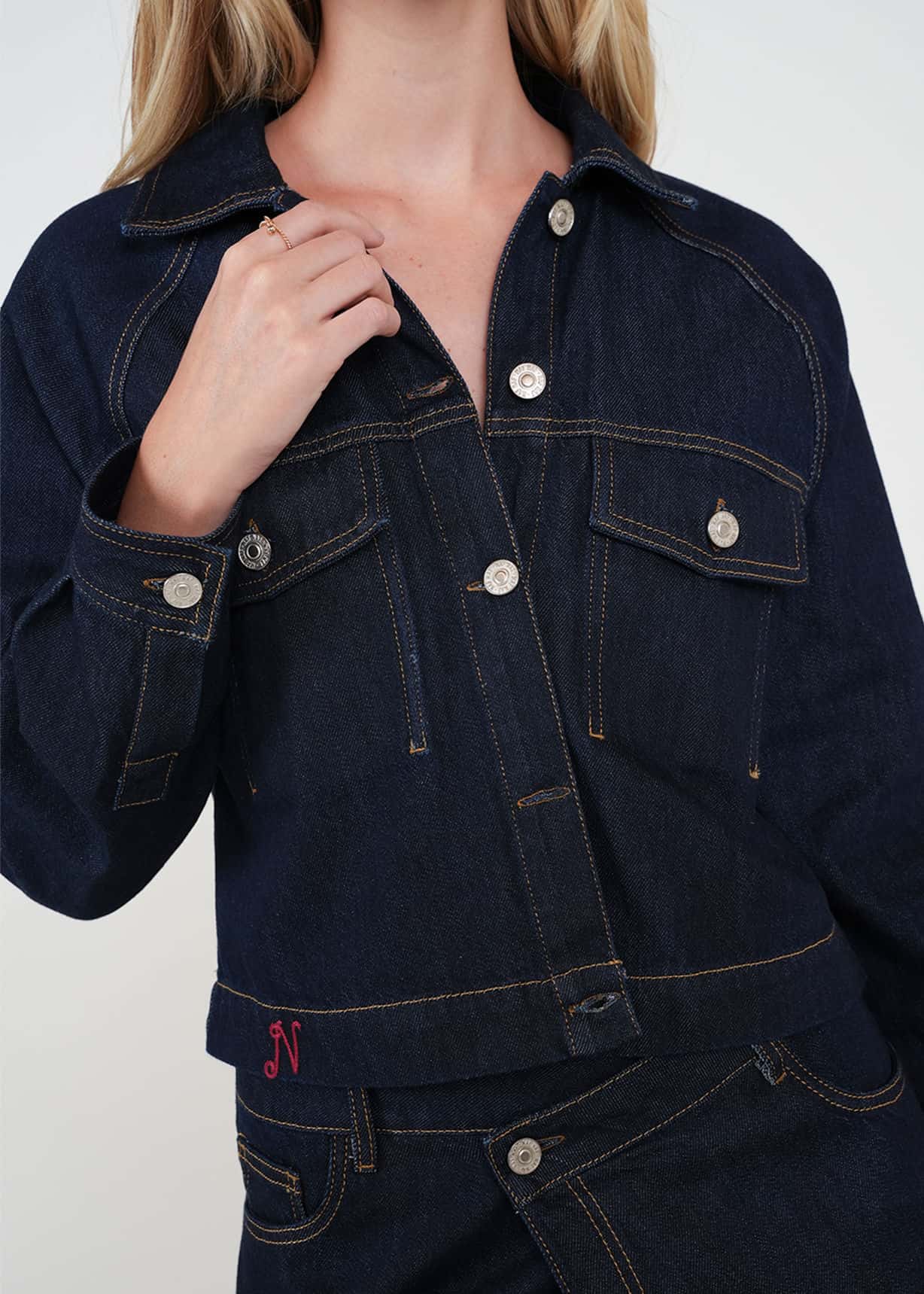 Chaqueta corta con sello NAF