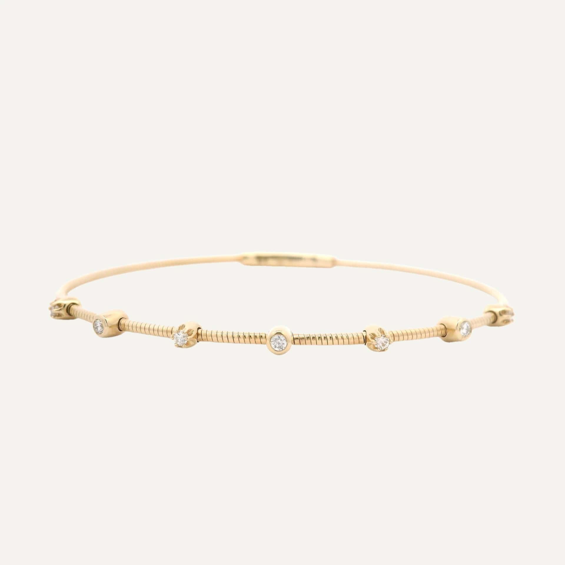 Bangle twisted biseles y uñas 14K