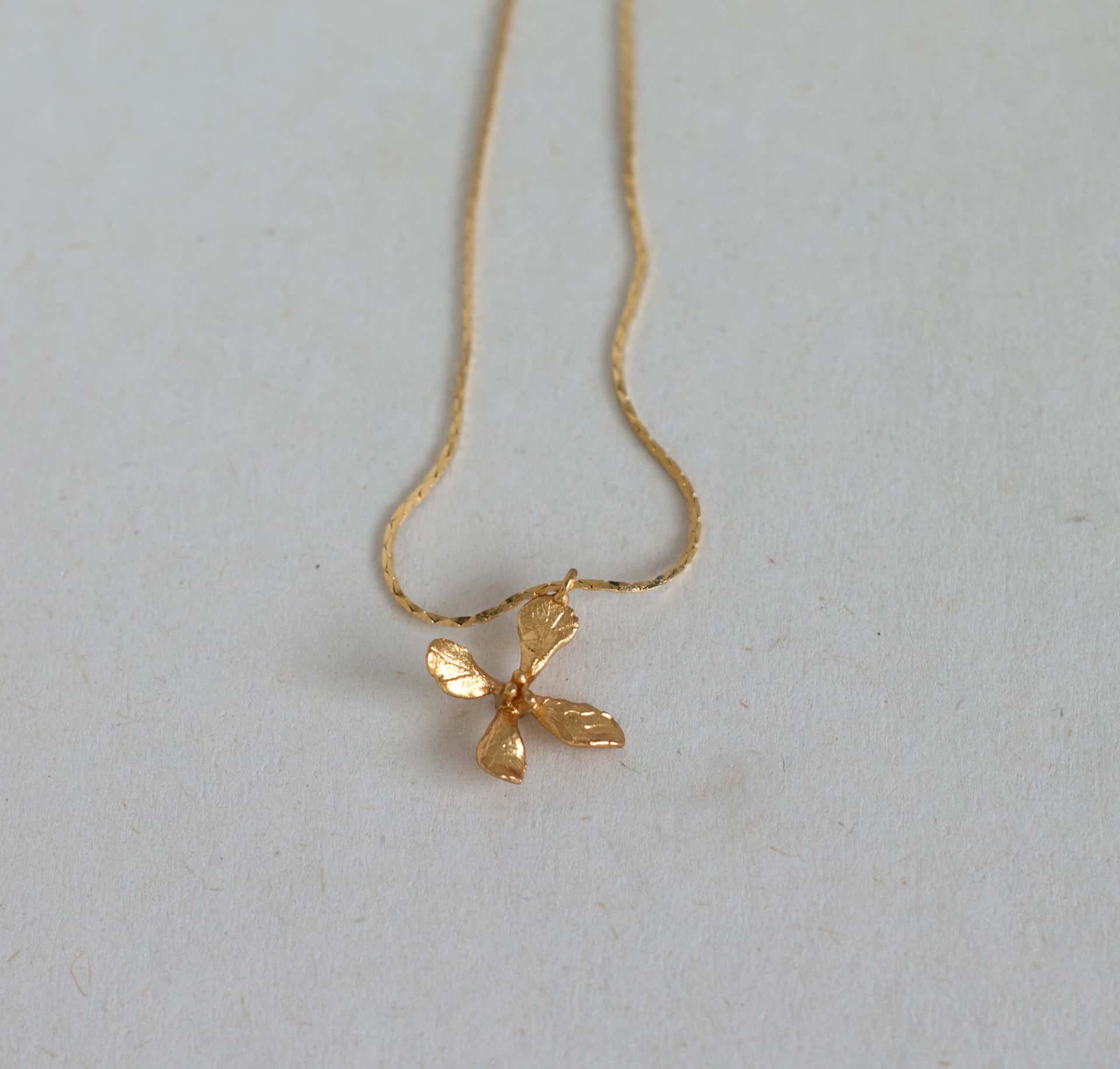 Collar Flor rábano