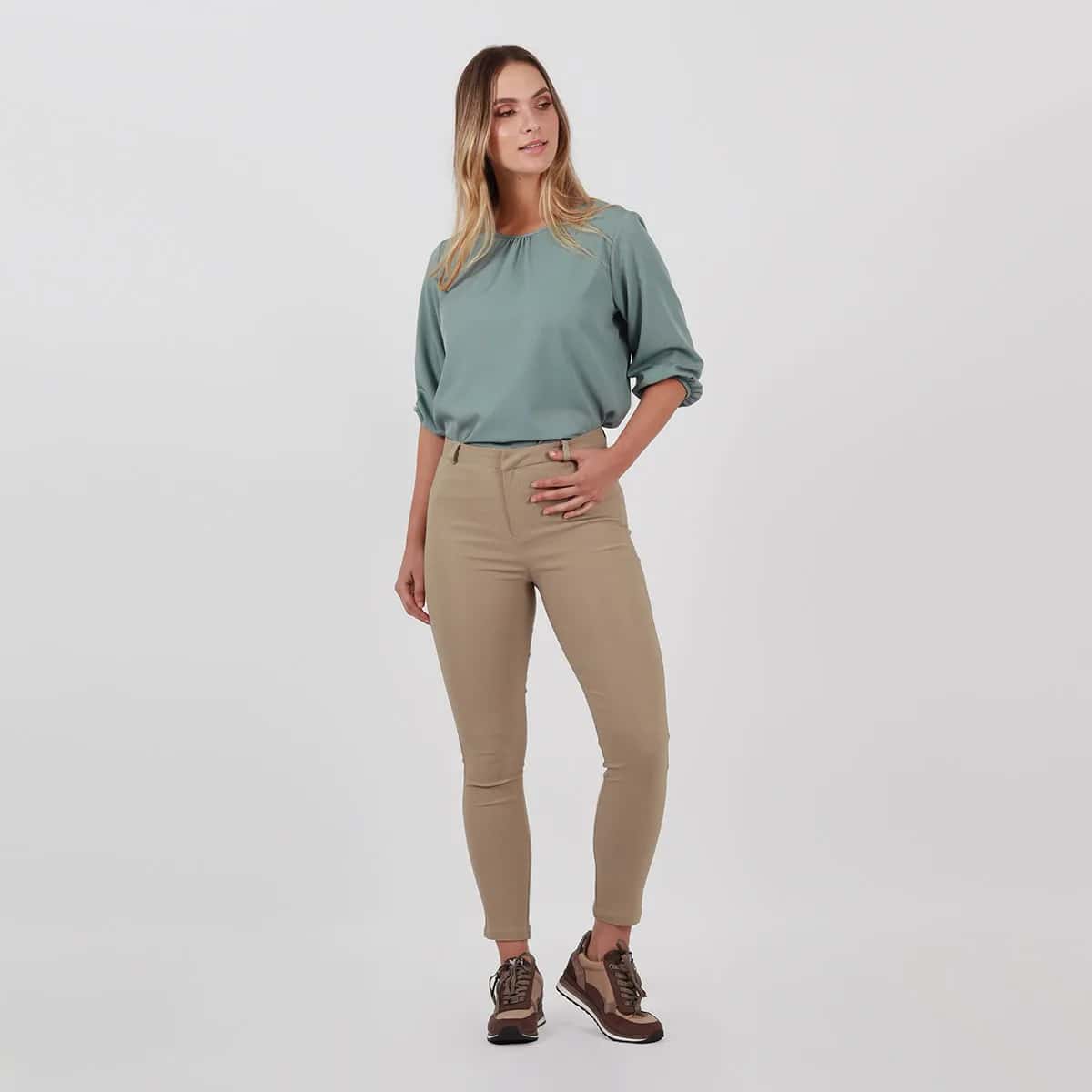 Pantalon tiro medio bota skinny