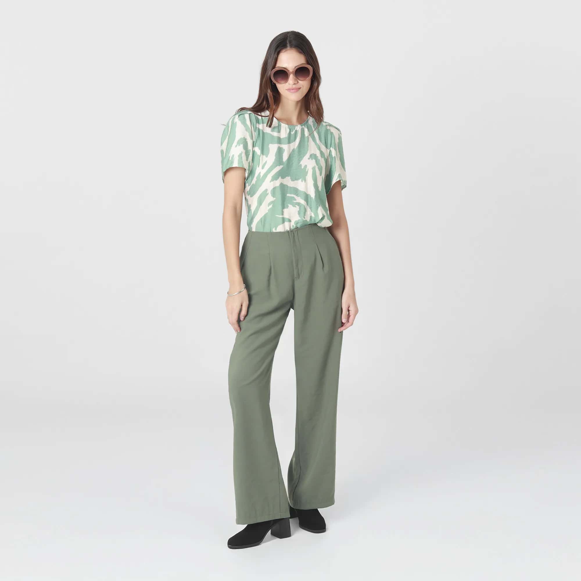 Pantalon Tiro Medio Bota Flare