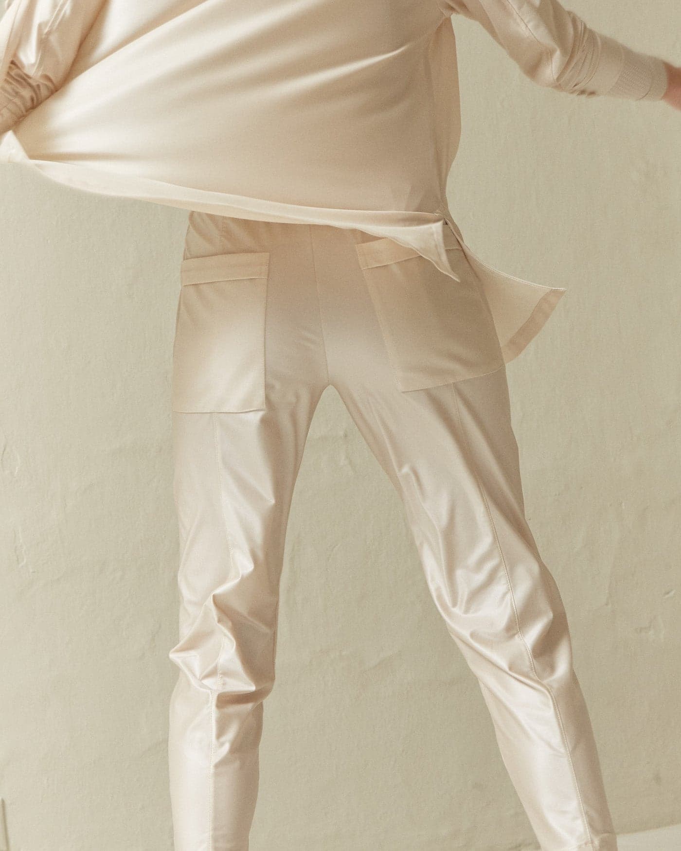 Pantalón Tech Light Marfil LÚCIDO - imagen 3