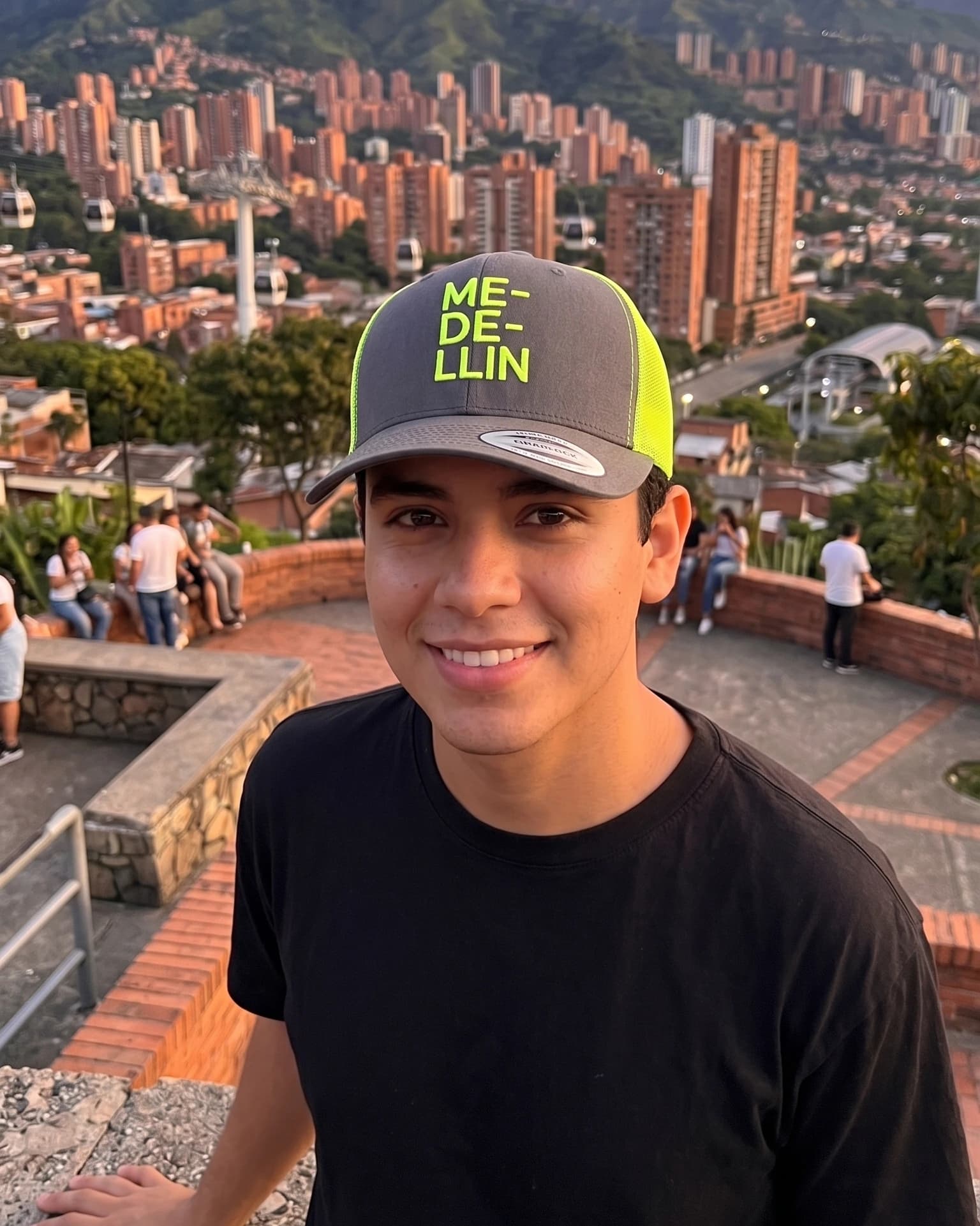 Gorra Medellin Trucker Charcoal/Neon Green - imagen 1