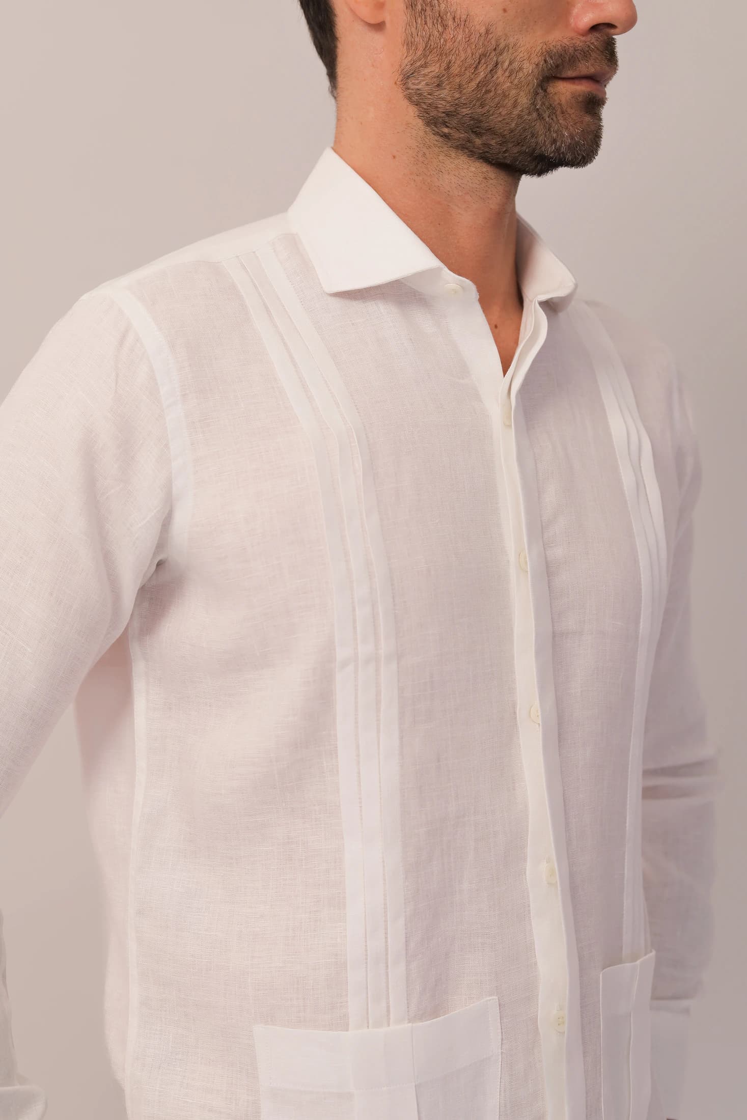Guayabera Con Pliegues y Bolsillos - Covered Placket - imagen 2