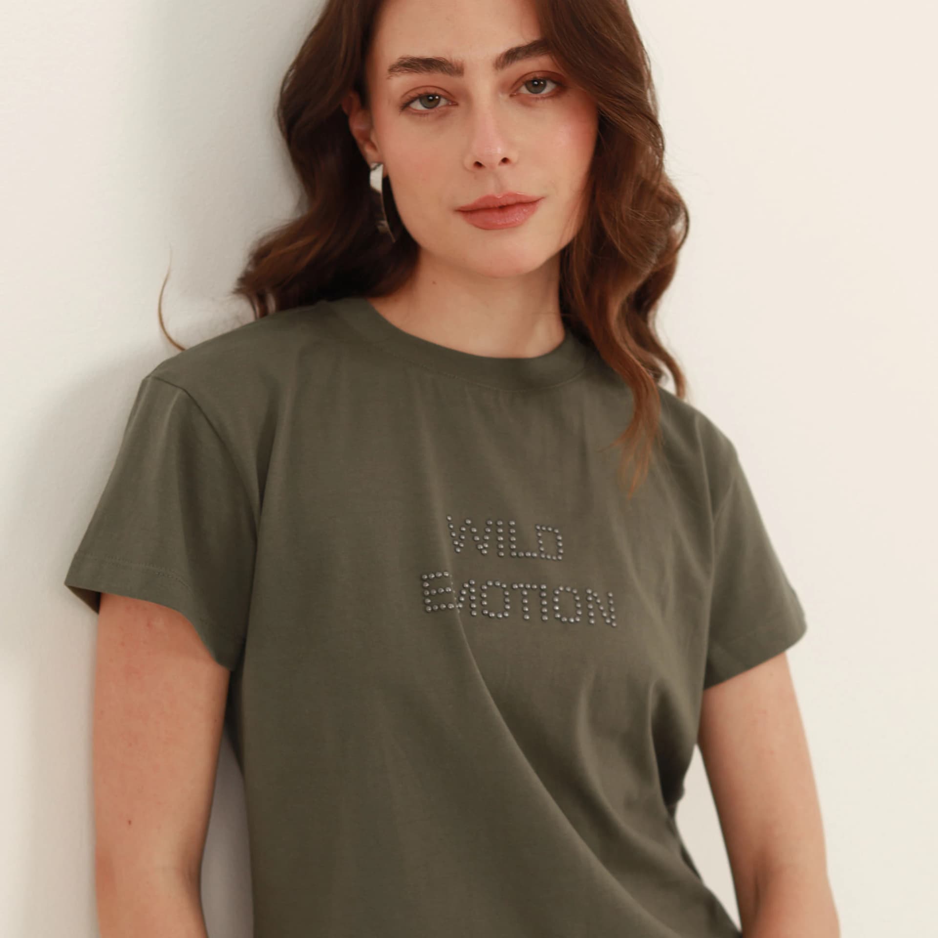 Camiseta cuello redondo manga corta con taches Wild emotion - imagen 4