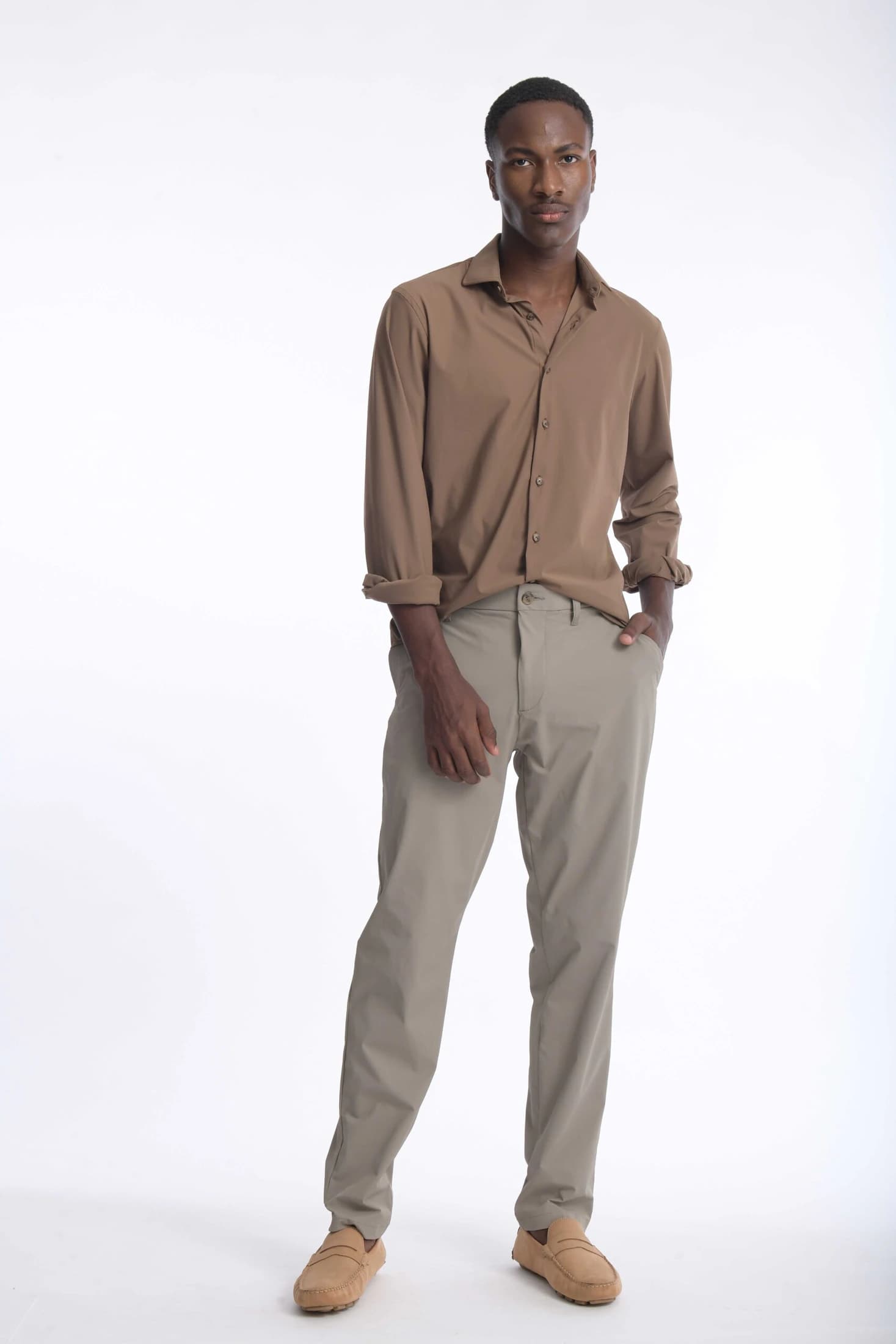 Pantalón Smart Tech Beige Oscuro
