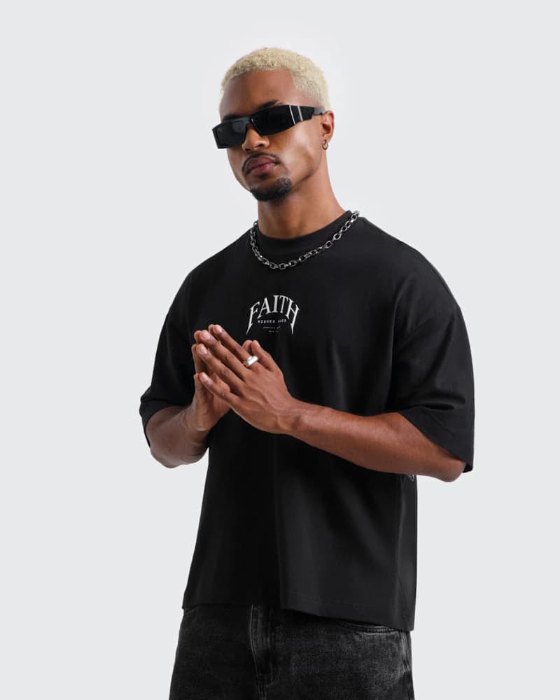 Camiseta Negra Oversize Eternal Faith - imagen 3