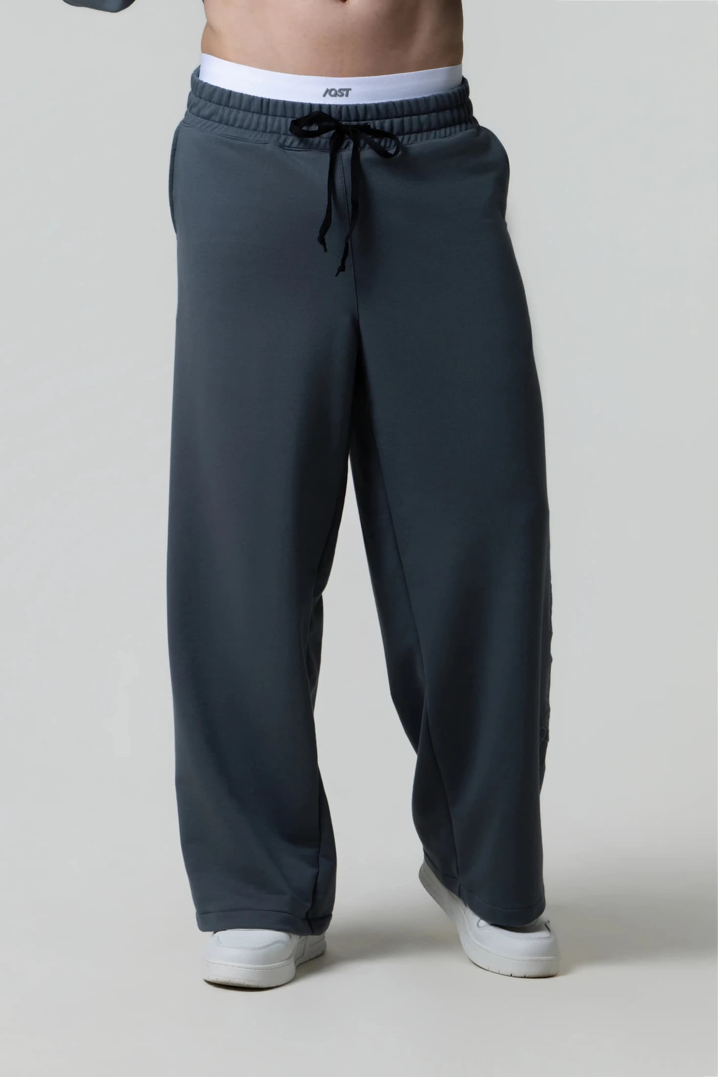 PANTALON SUDADERA COLOR GRIS OSCURO