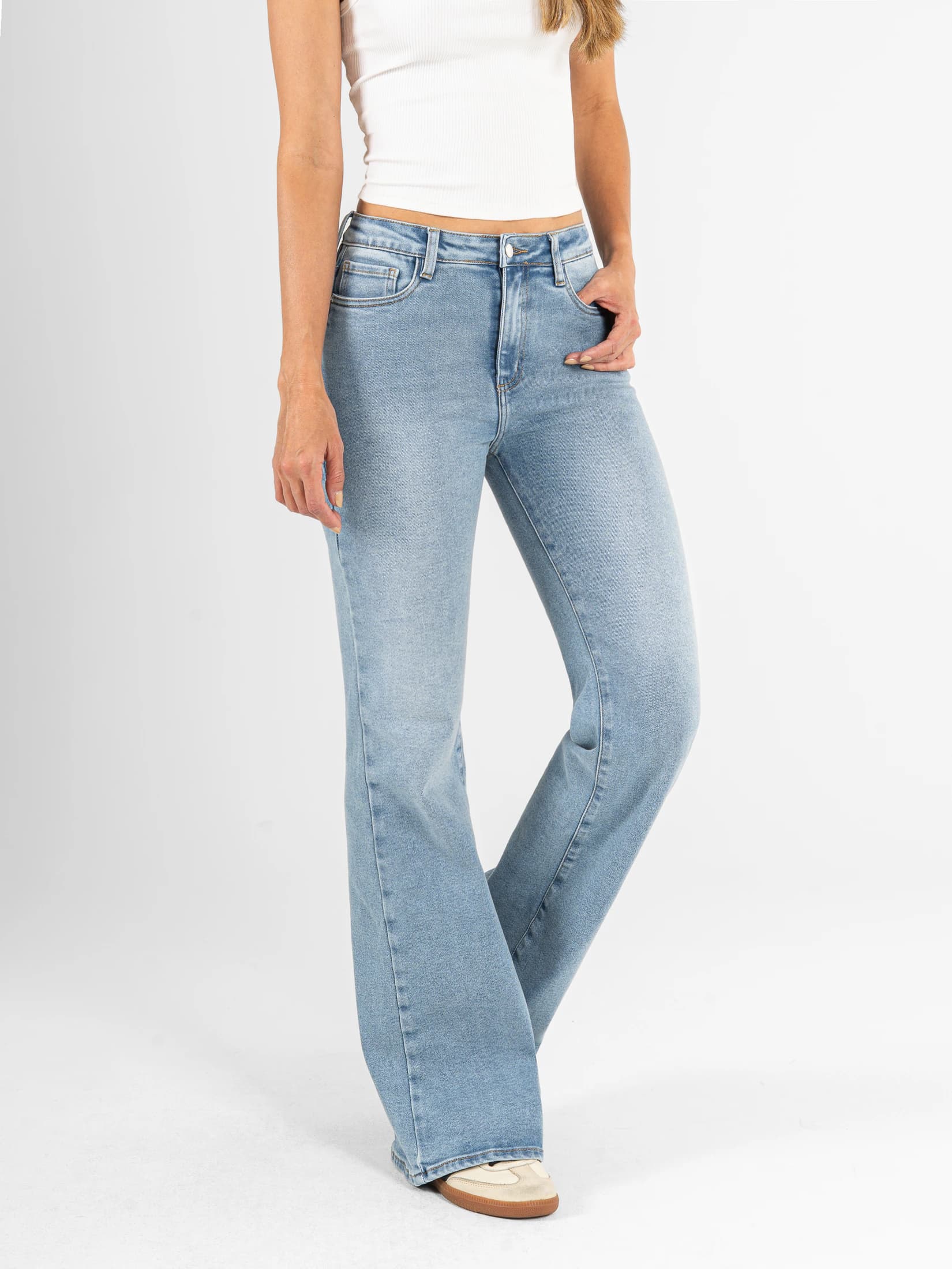 Ref: 066622 Jean flare stretch, bota ancha, tiro alto, tono azul medio - imagen 3