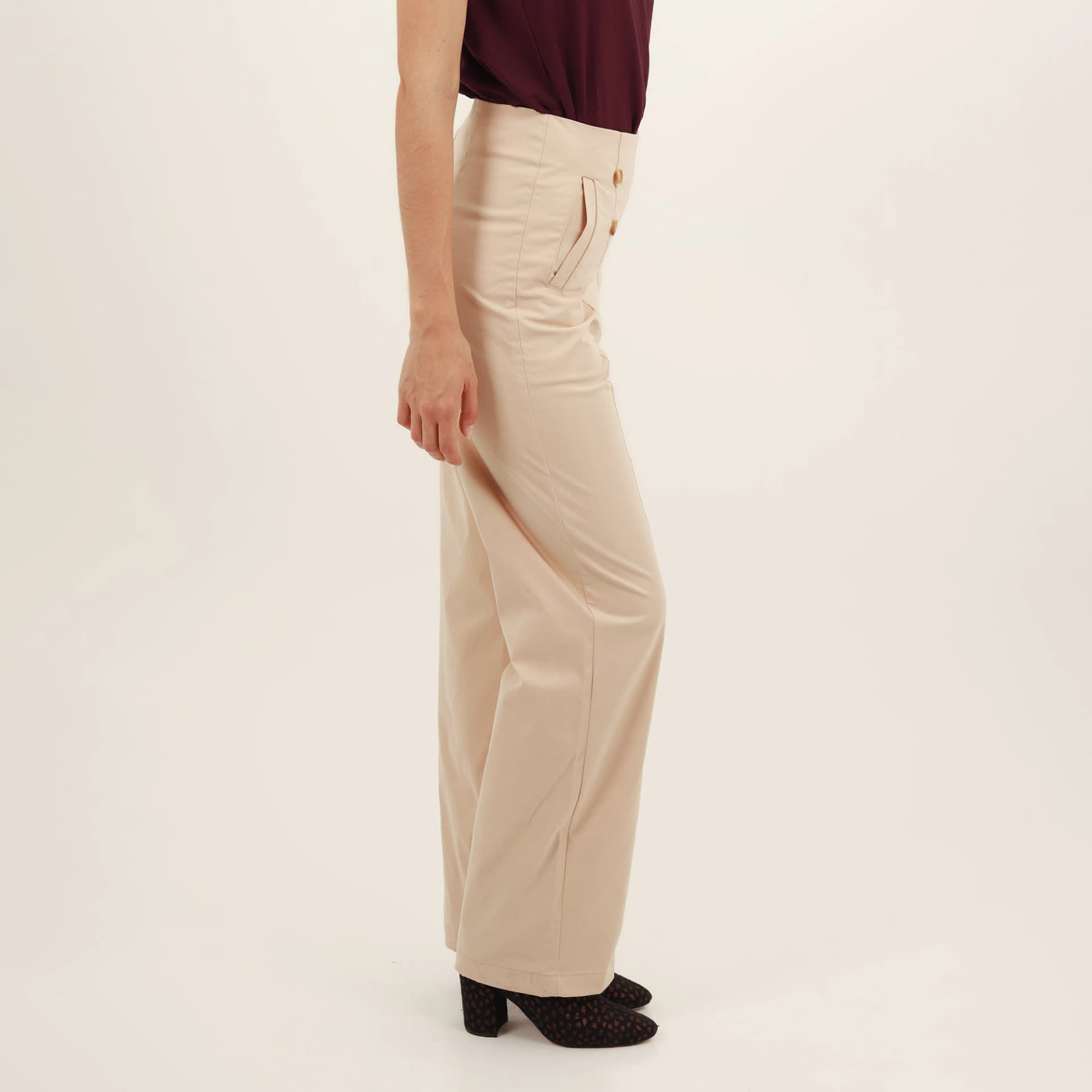 Pantalón palazzo con alforzas y botones - imagen 6