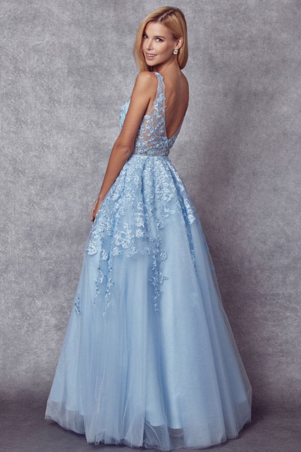 Floral Appliqué Tulle Gown - imagen 2