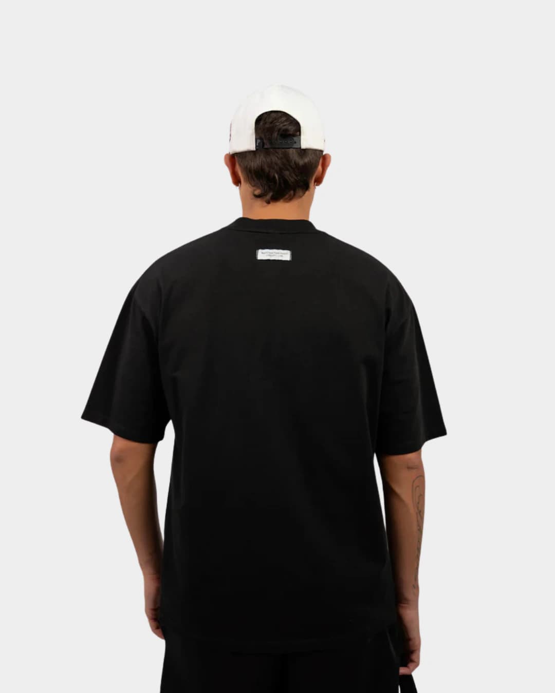 CLASSIC BLACK T-SHIRT - imagen 2