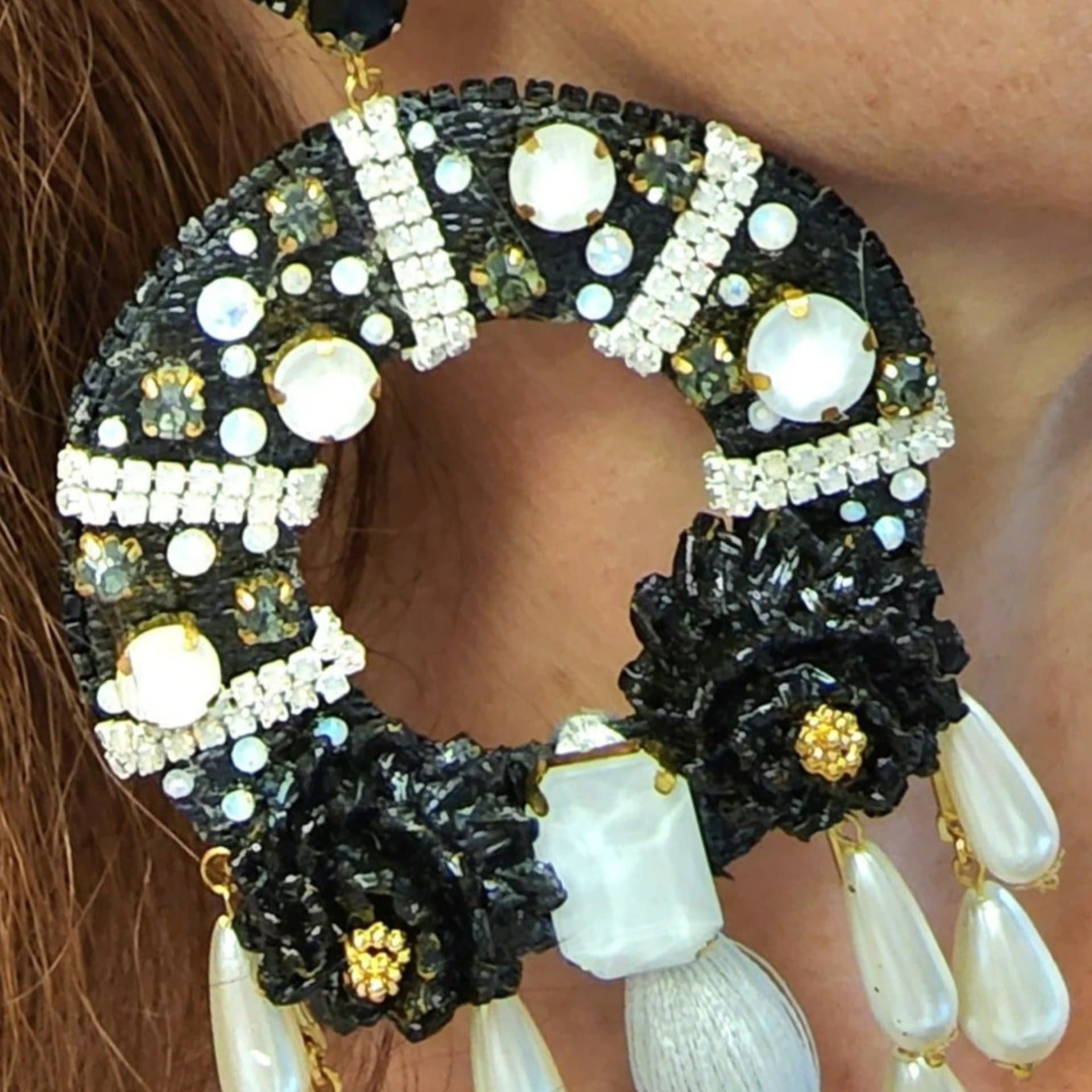 Fiber Circle Black & White Earrings - imagen 3