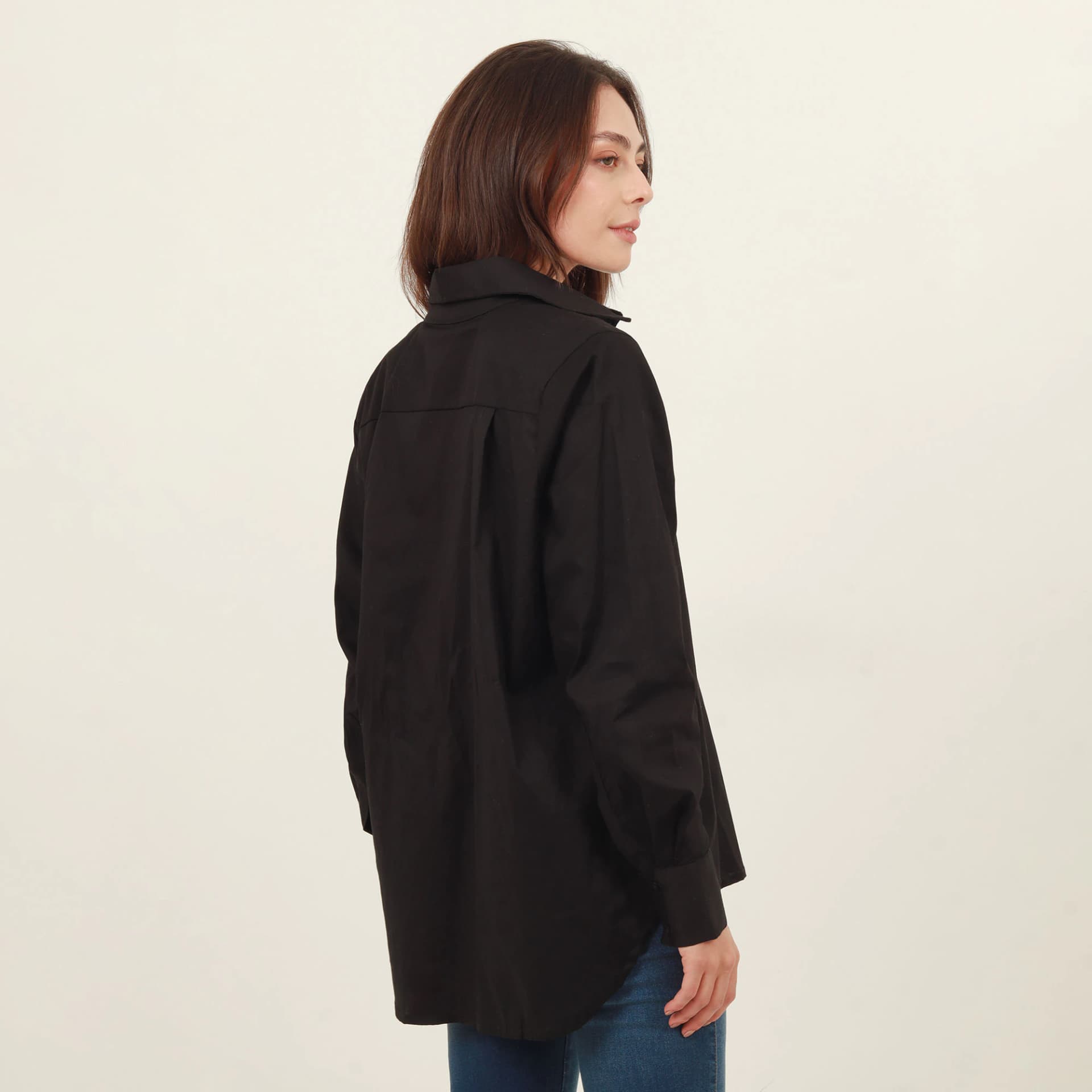 Blusa clásica cuello camisero manga larga corte almilla - imagen 8