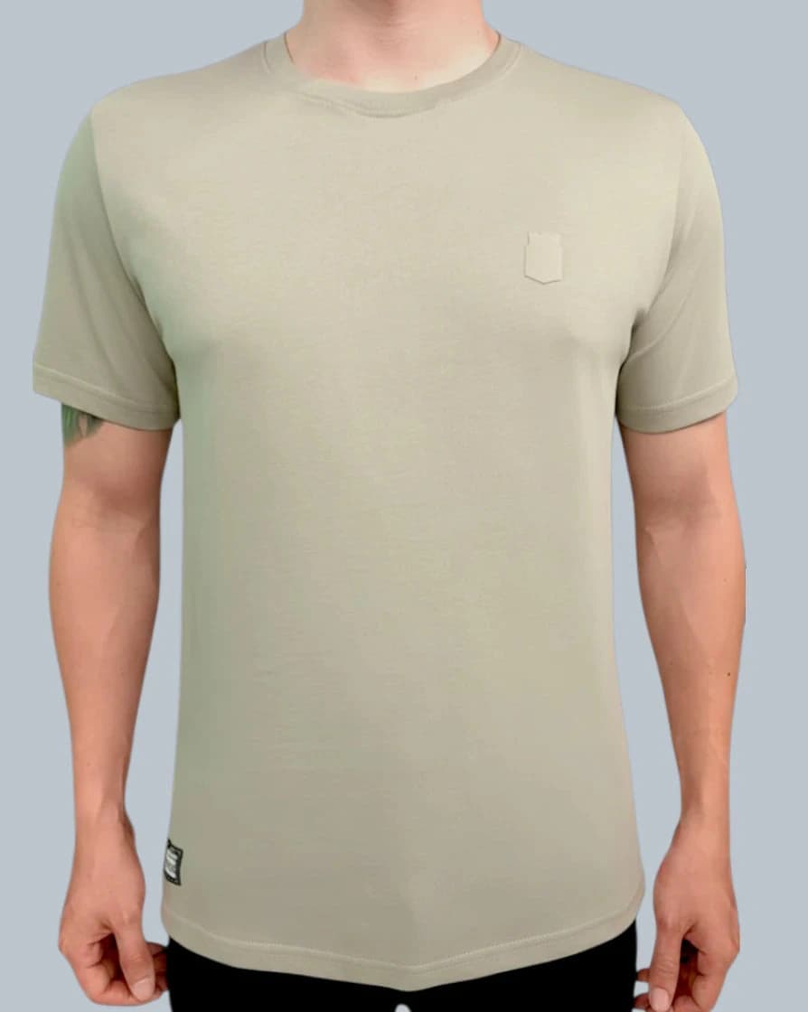 CAMISETA BASICA VERDE ESCUDO SILUETA - imagen 1