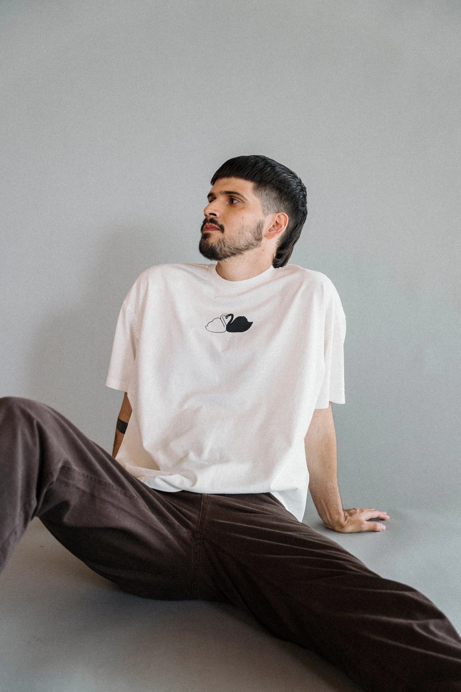 Camiseta unisex CISNES ENAMORADOS - imagen 4