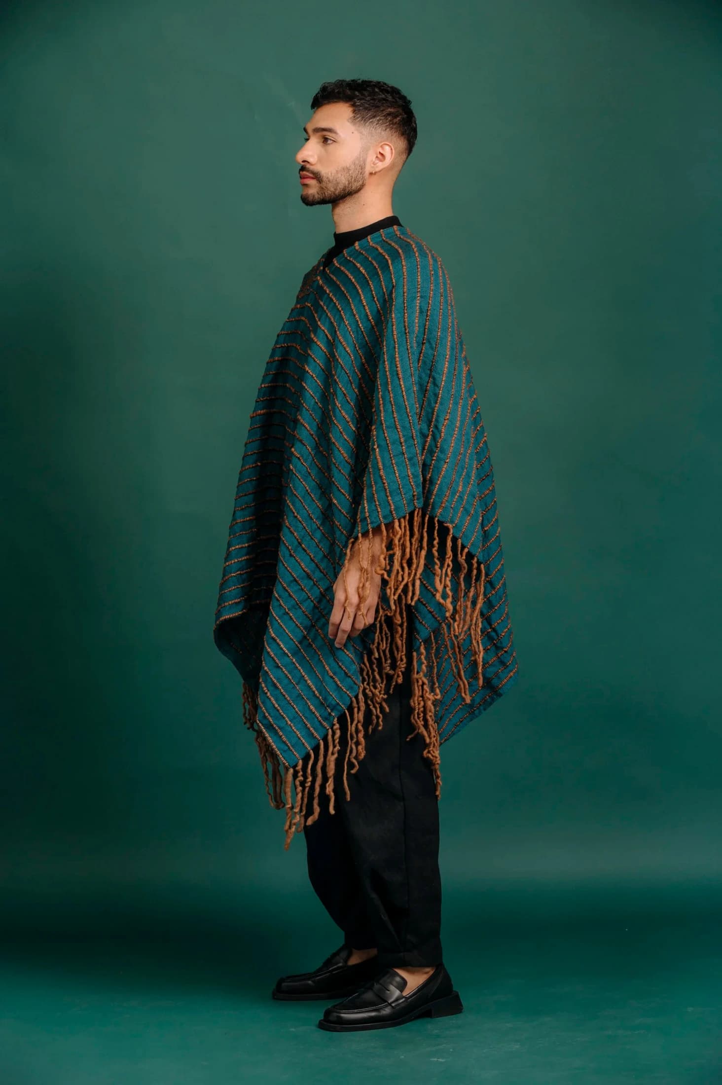 Poncho Raíces