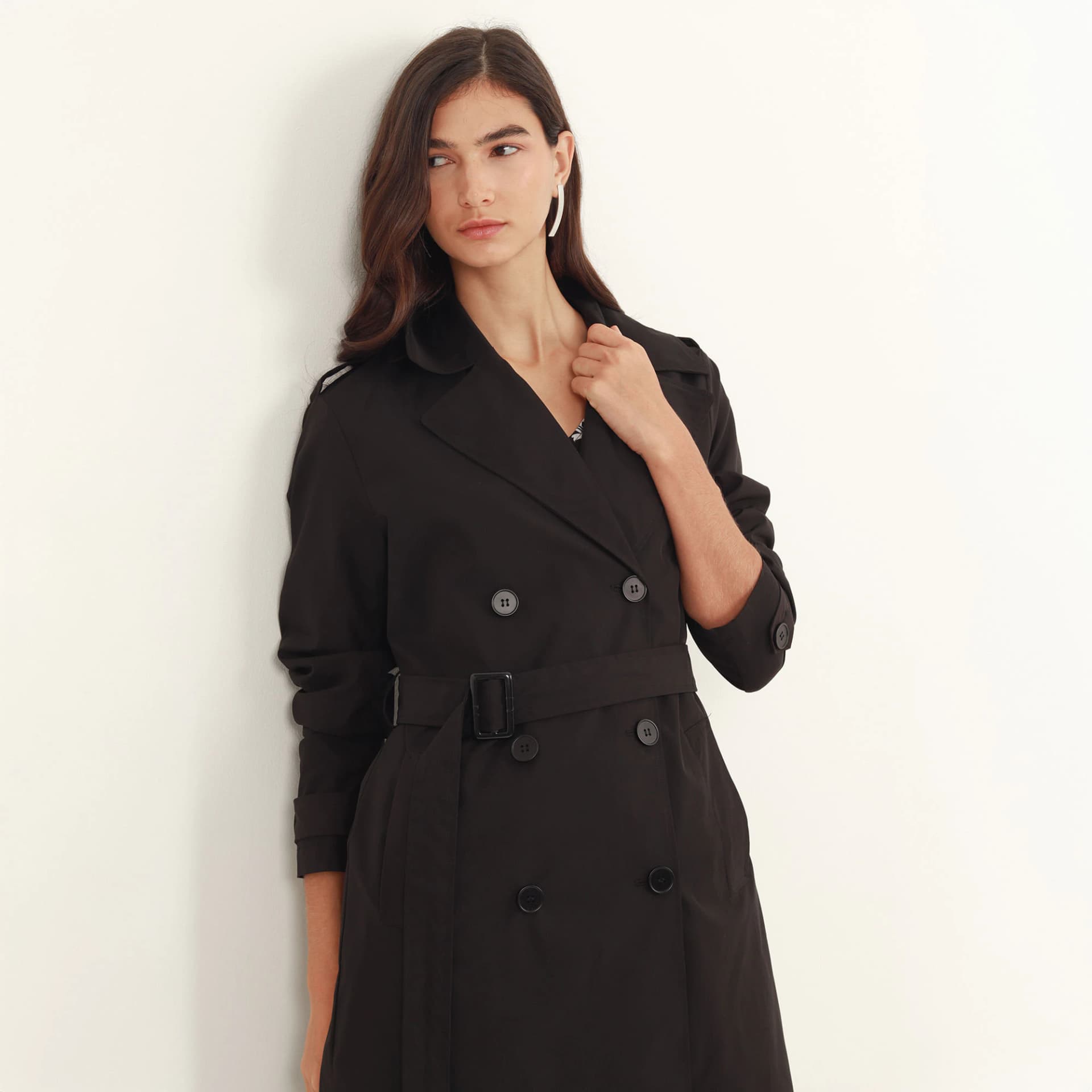 Gabardina clásica de largo medio con diseño cruzado - imagen 6