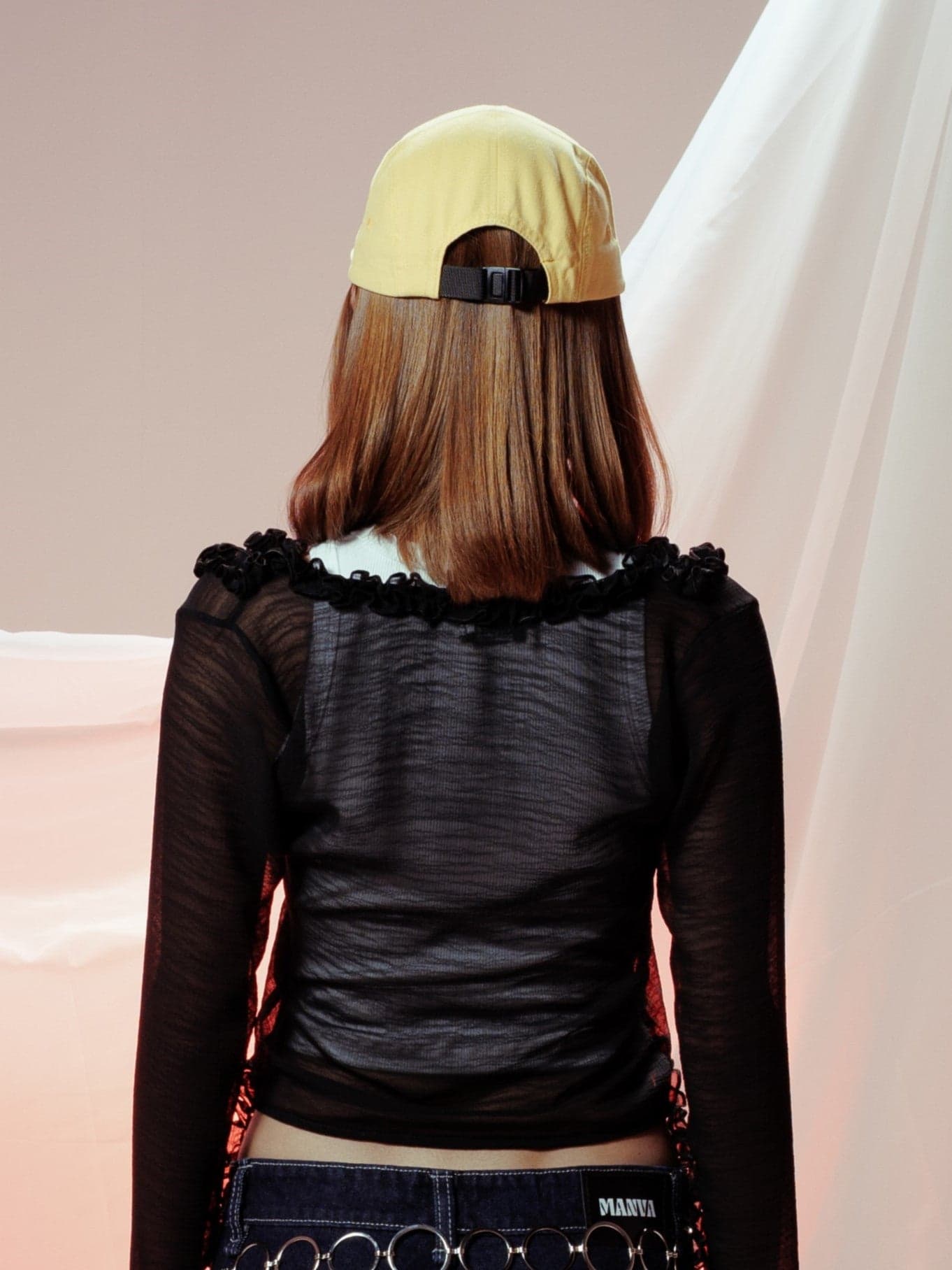 GORRA TIPO PLANA MOSTAZA - imagen 4