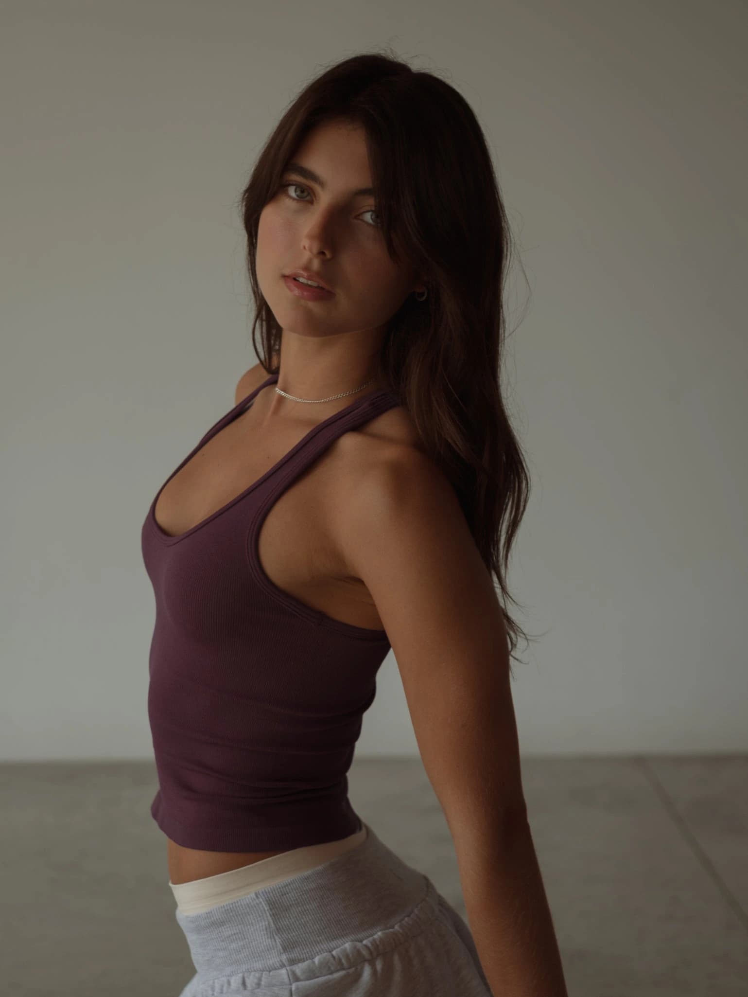 V NECK SEAMLESS TANK TOP - CRANBERRY - imagen 5
