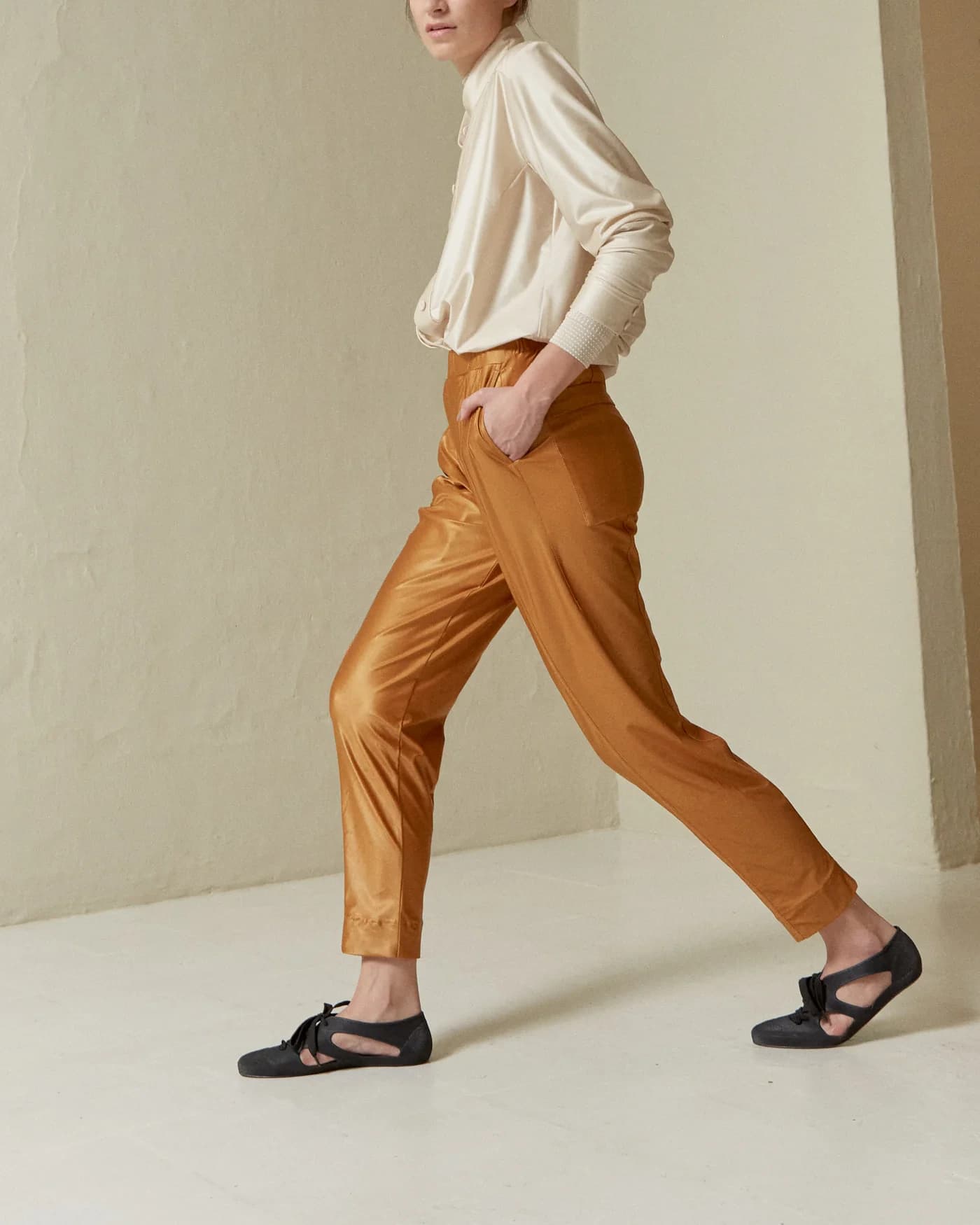 PANTALÓN LUCIDO - imagen 6