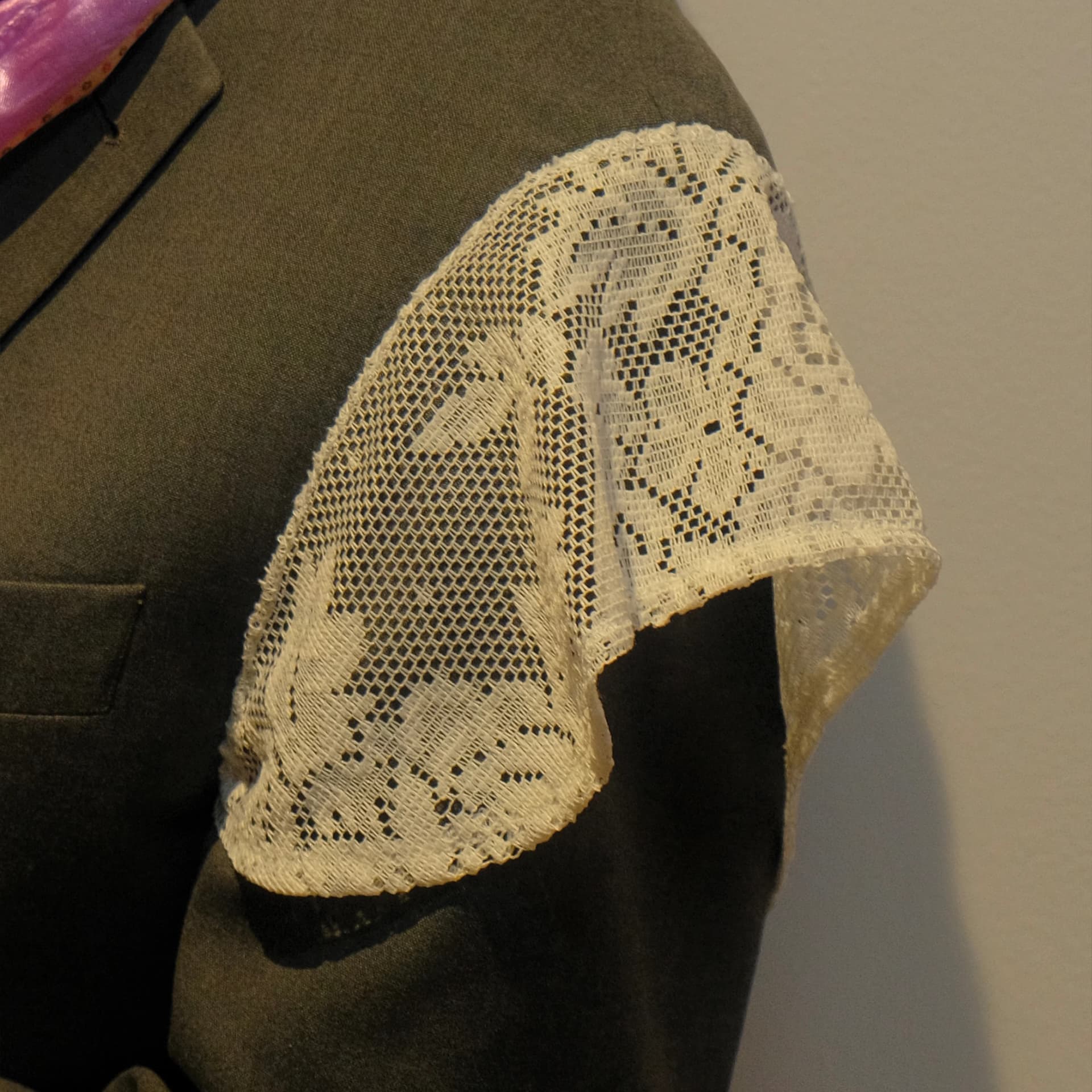 Upcycled Blazer w/ Lace - imagen 9