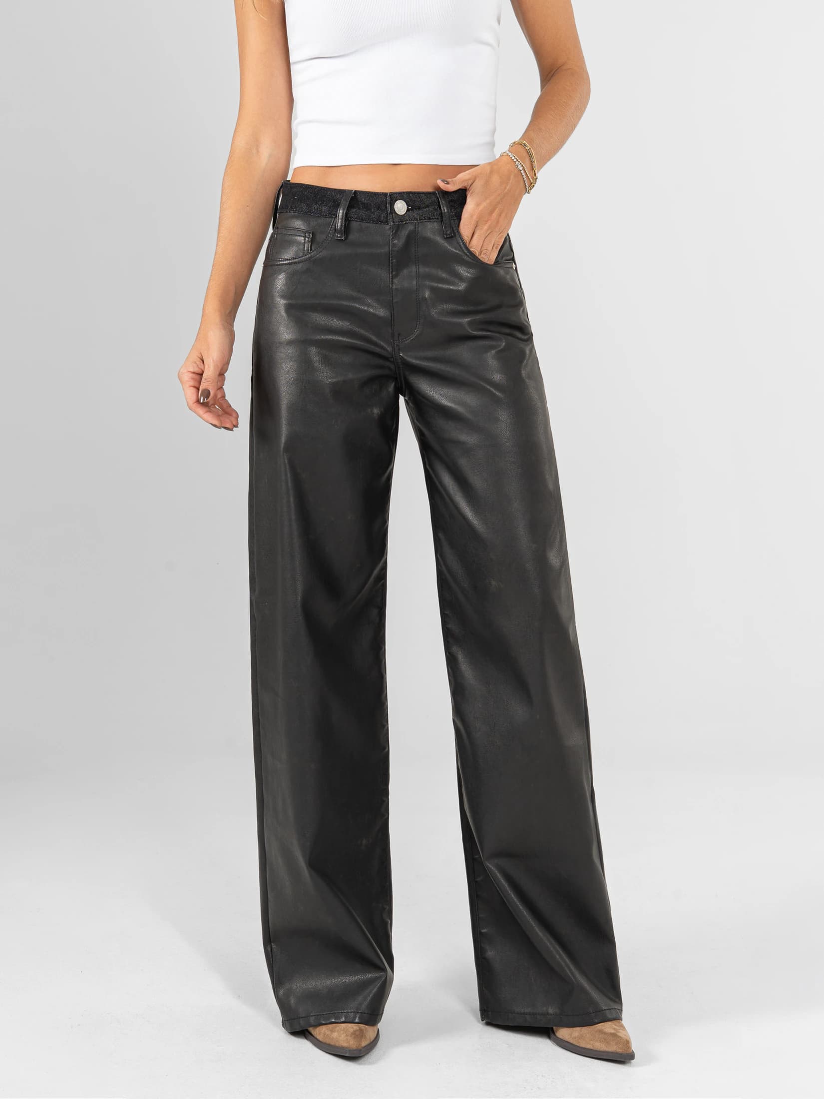 Ref: 0620434 Jean wide leg, rígido, tiro alto, tipo cuero, pretina en denim rígido, tono negro - imagen 1