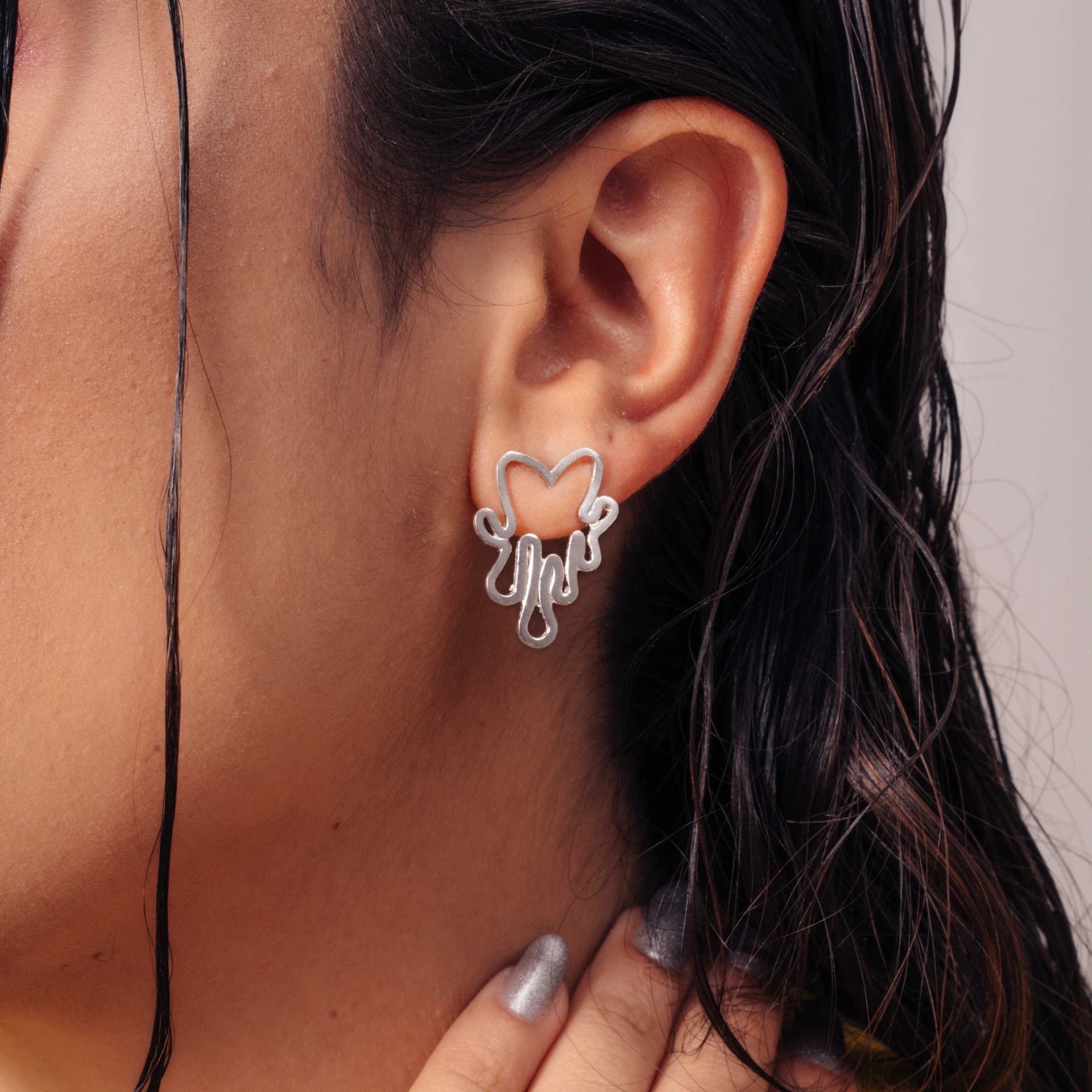 Bleeding Hearts Earrings - imagen 2