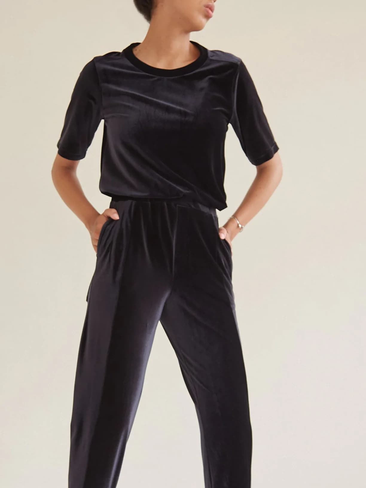 Camiseta Tech Velvet Frío Negro LÍRICO - imagen 8