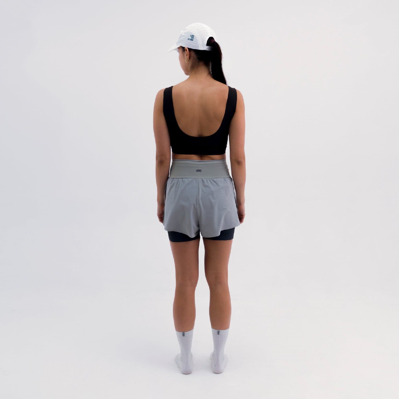 PANTALONETA RUNNING/PÁDEL BREEZE GRAY PARA MUJER - imagen 2