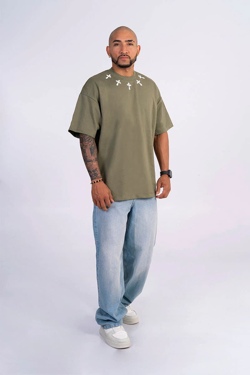 Camiseta oversize oliva cruz - imagen 2