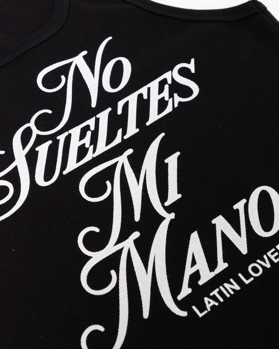 TANK TOP NO SUELTES MI MANO NEGRO - imagen 2