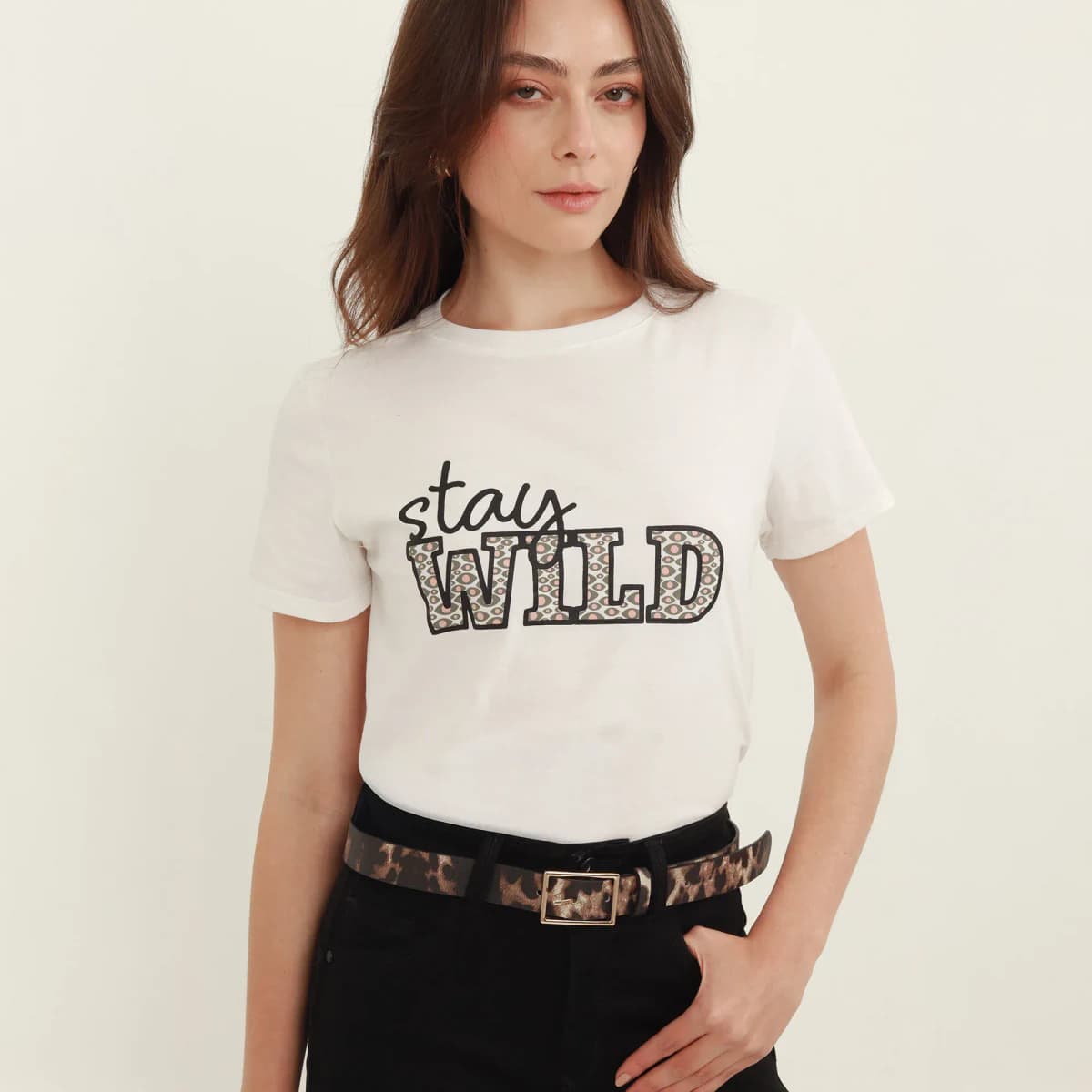 Camiseta cuello redondo manga corta con estampado Stay wild - imagen 2